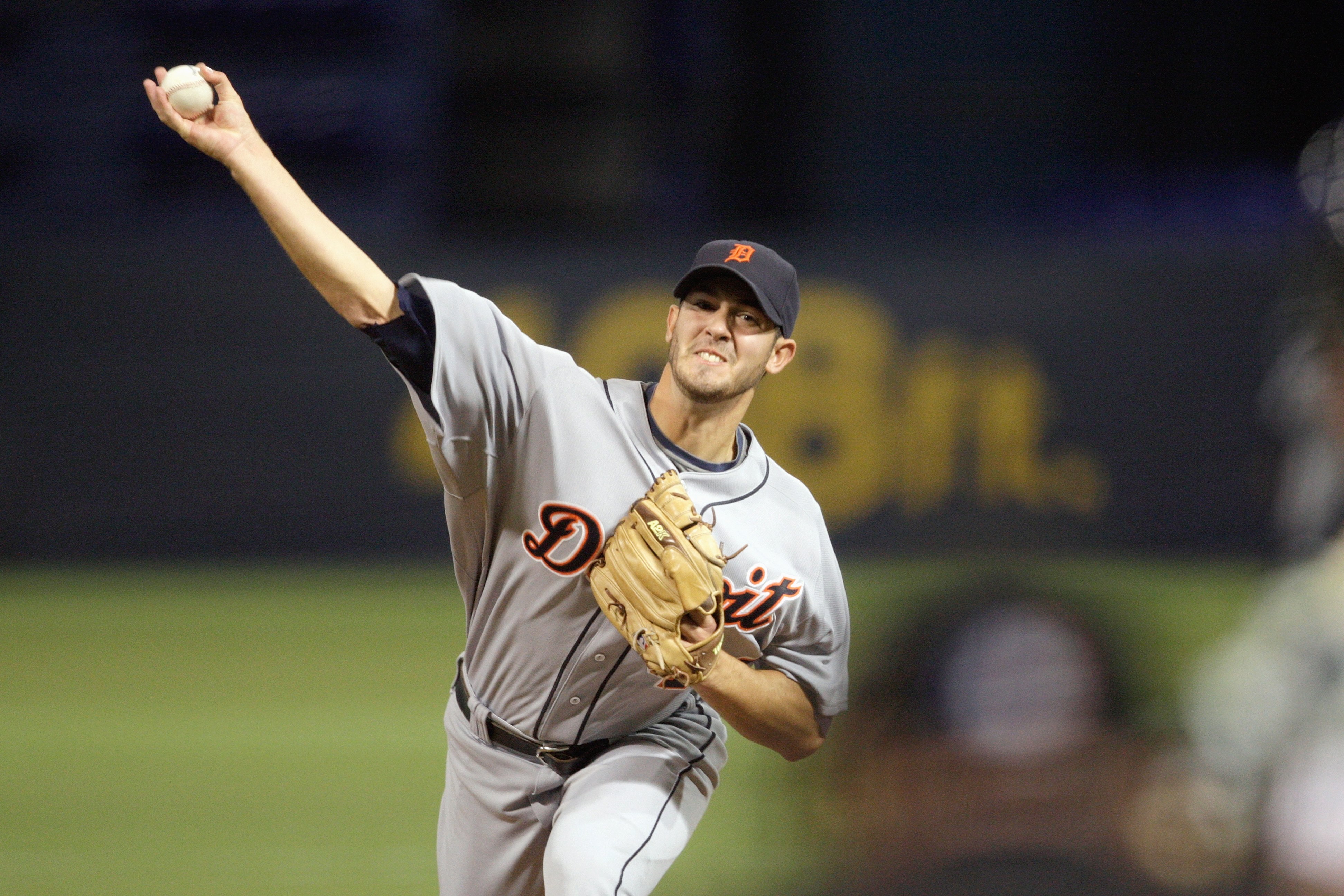 MINNEAPOLIS - OCTOBER 06: Starting pitcher Rick Porcello #48 of the Detroit Tigers pitches during the American League Tiebreaker game against the Minnesota Twins on October 6, 2009 at Hubert H. Humphrey Metrodome in Minneapolis, Minnesota. (Photo by Jamie