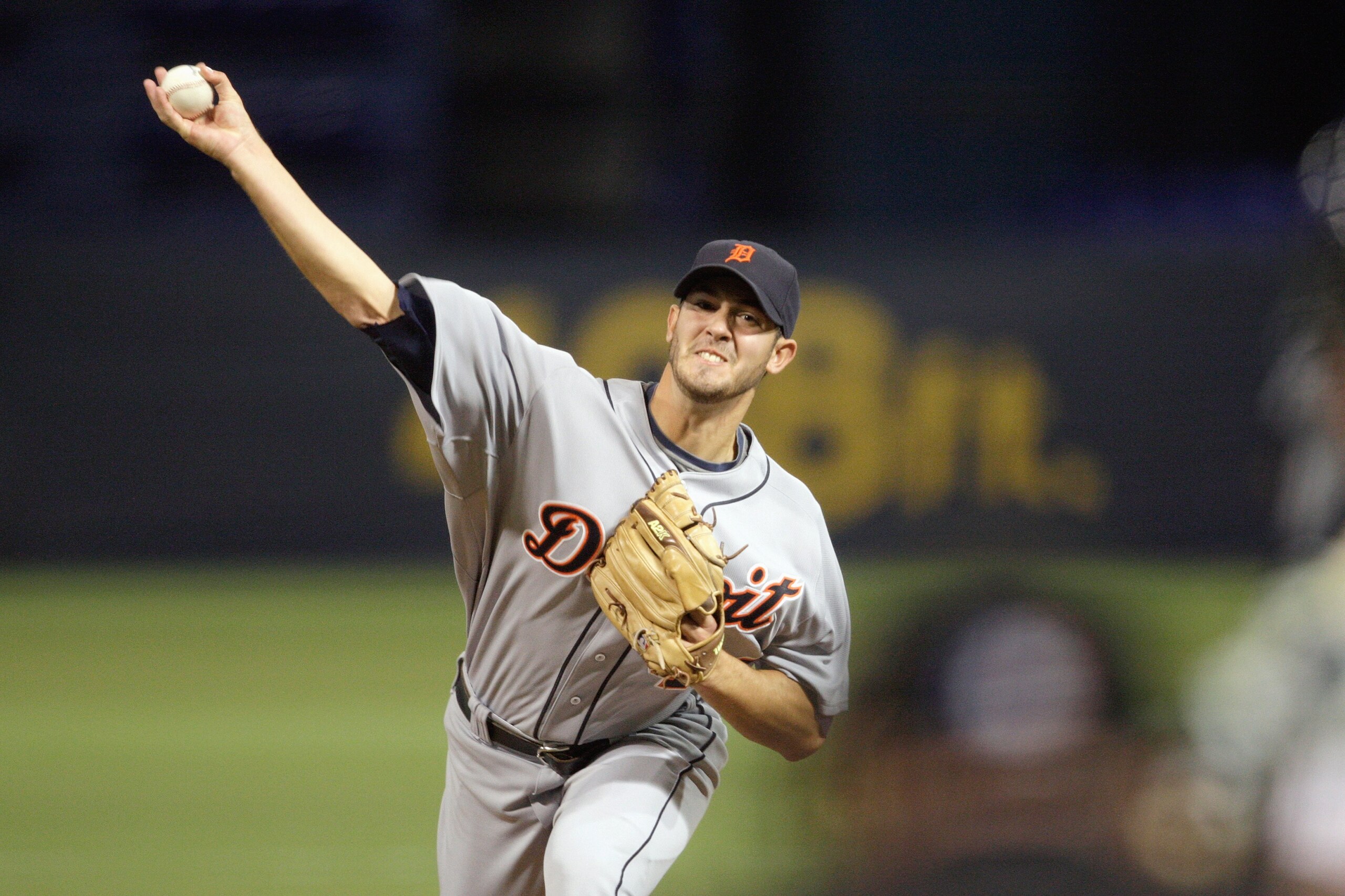 MINNEAPOLIS - OCTOBER 06: Starting pitcher Rick Porcello #48 of the Detroit Tigers pitches during the American League Tiebreaker game against the Minnesota Twins on October 6, 2009 at Hubert H. Humphrey Metrodome in Minneapolis, Minnesota. (Photo by Jamie