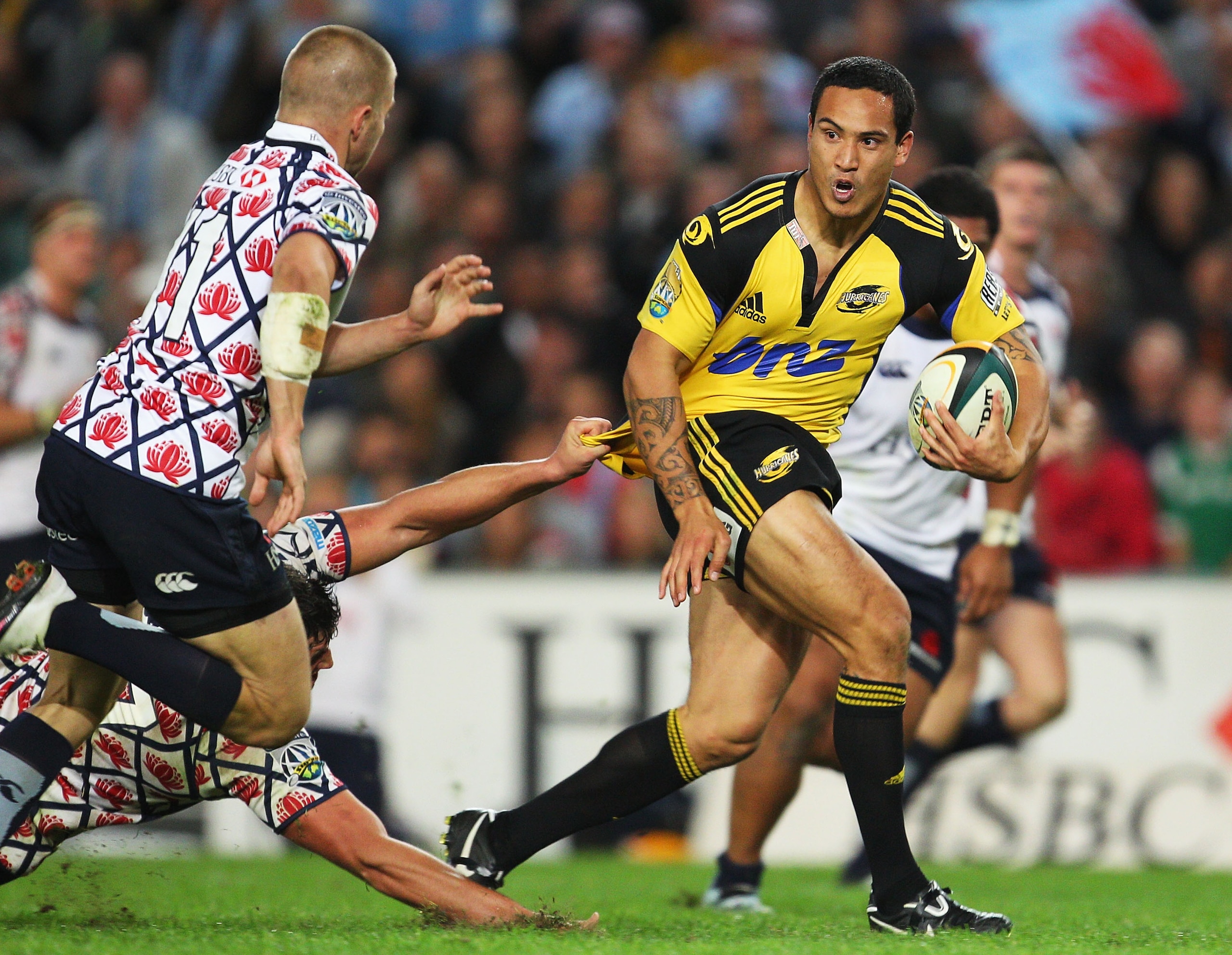 SYDNEY, AUSTRALIA - MAY 14:  Hosea Gear of the Hurricanes runs the ball during the round 14 Super 14 match between the Waratahs and the Hurricanes at Sydney Football Stadium on May 14, 2010 in Sydney, Australia.  (Photo by Mark Kolbe/Getty Images)