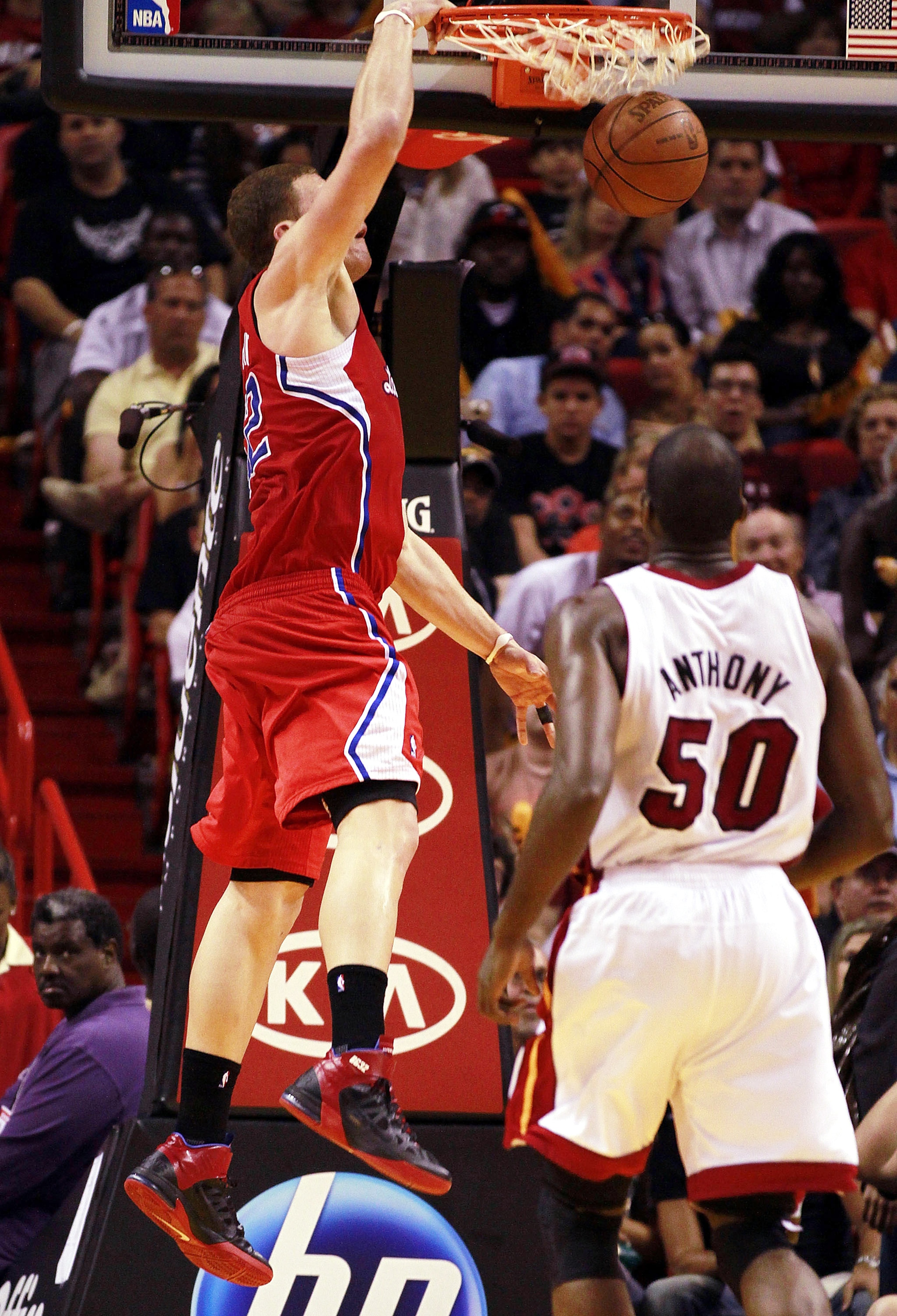 MIAMI - FEBRUARY 06:  Forward Blake Griffin #32 of the  L.A. Clippers dunks against the Miami Heat at American Airlines Arena on February 6, 2011 in Miami, Florida. NOTE TO USER: User expressly acknowledges and agrees that, by downloading and or using thi