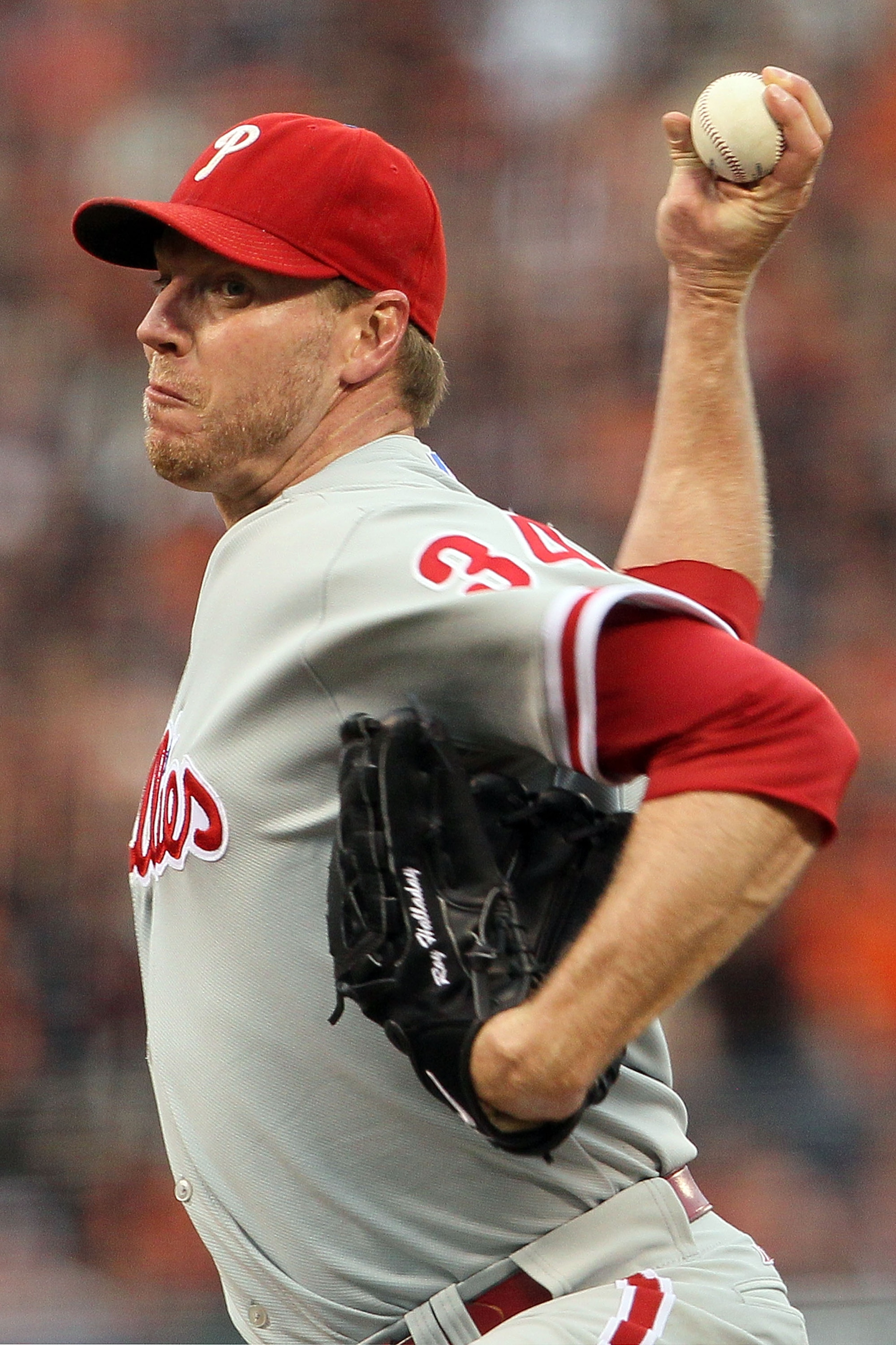 SAN FRANCISCO - OCTOBER 21:  Roy Halladay #34 of the Philadelphia Phillies pitches in the first inning against the San Francisco Giants in Game Five of the NLCS during the 2010 MLB Playoffs at AT&T Park on October 21, 2010 in San Francisco, California.  (