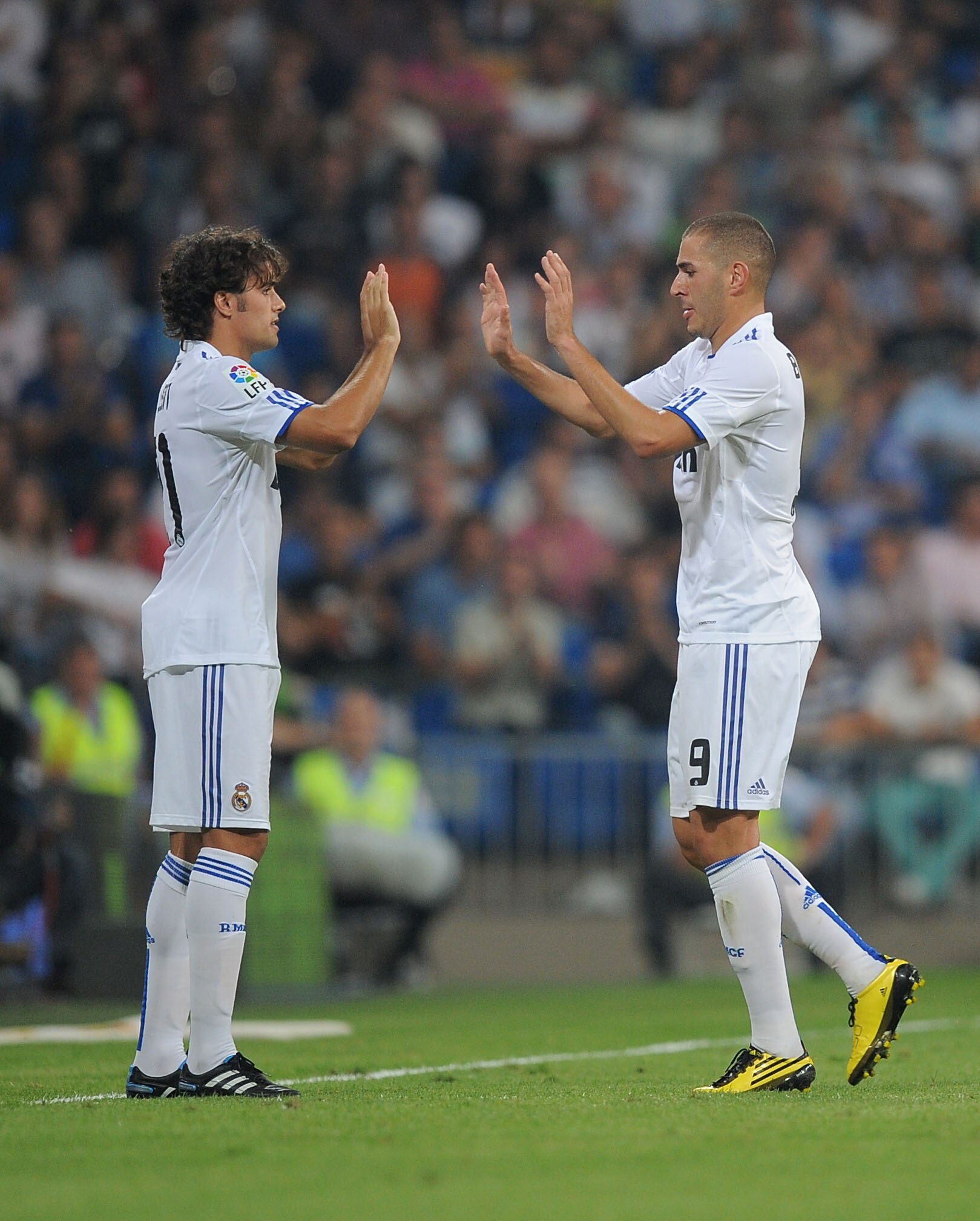 MADRID, SPAIN - SEPTEMBER 11: Karim Benzema (R) of Real Madrid is substituted for teammate Pedro Leon during the La Liga match between Real Madrid and Osasuna at Estadio Santiago Bernabeu on September 11, 2010 in Madrid, Spain.  (Photo by Denis Doyle/Gett