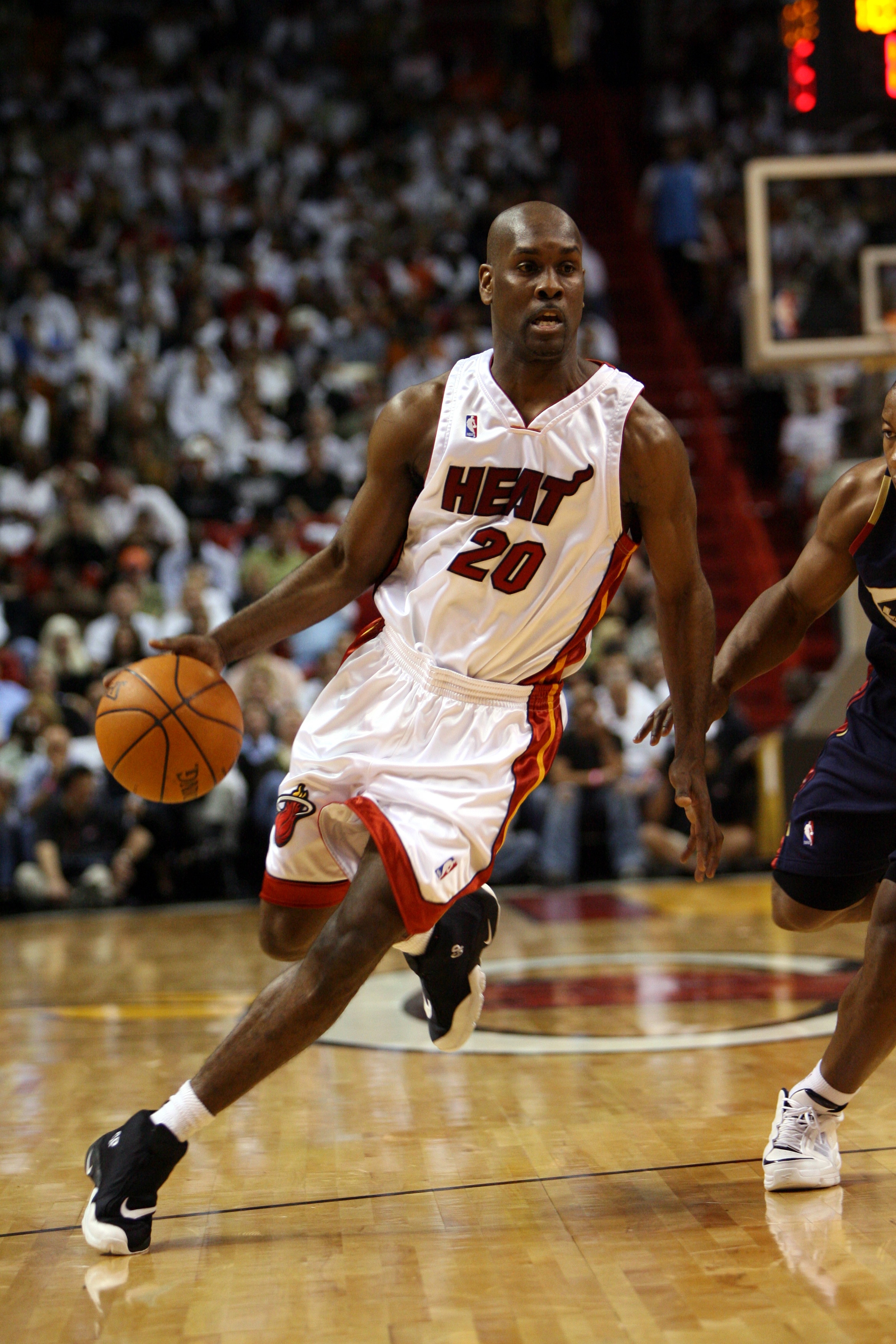MIAMI ? FEBRUARY 1: Gary Payton #20 of the Miami Heat drives against the Cleveland Cavaliers at American Airlines Arena on February 1, 2007 in Miami, Florida. Miami won 92-89. NOTE TO USER: User expressly acknowledges and agrees that, by downloading and