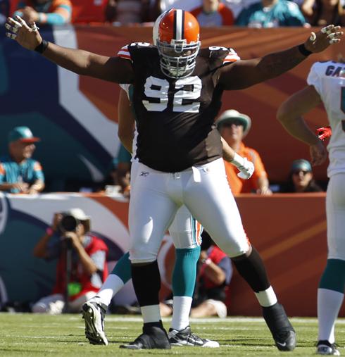 25 October 2009: Cleveland Browns Shaun Rogers (92) talks with Robaire  Smith during the Browns game against the Green Bay Packers in Cleveland,  OH. (Icon Sportswire via AP Images Stock Photo - Alamy