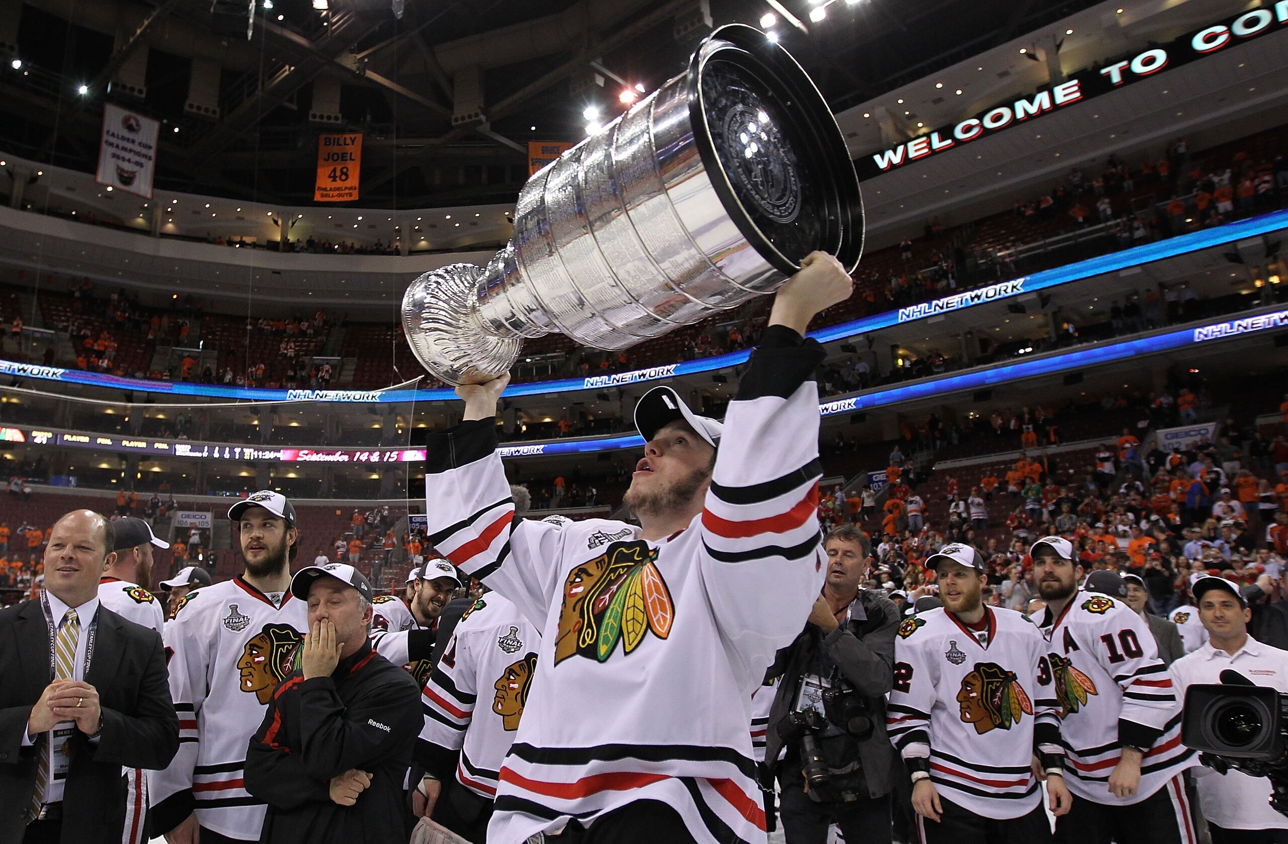 PHILADELPHIA - JUNE 09: Jonathan Toews #19 of the Chicago Blackhawks hoists the Stanley Cup after the Blackhawks defeated the Philadelphia Flyers 4-3 in overtime to win the Stanley Cup in Game Six of the 2010 NHL Stanley Cup Final at the Wachovia Center o