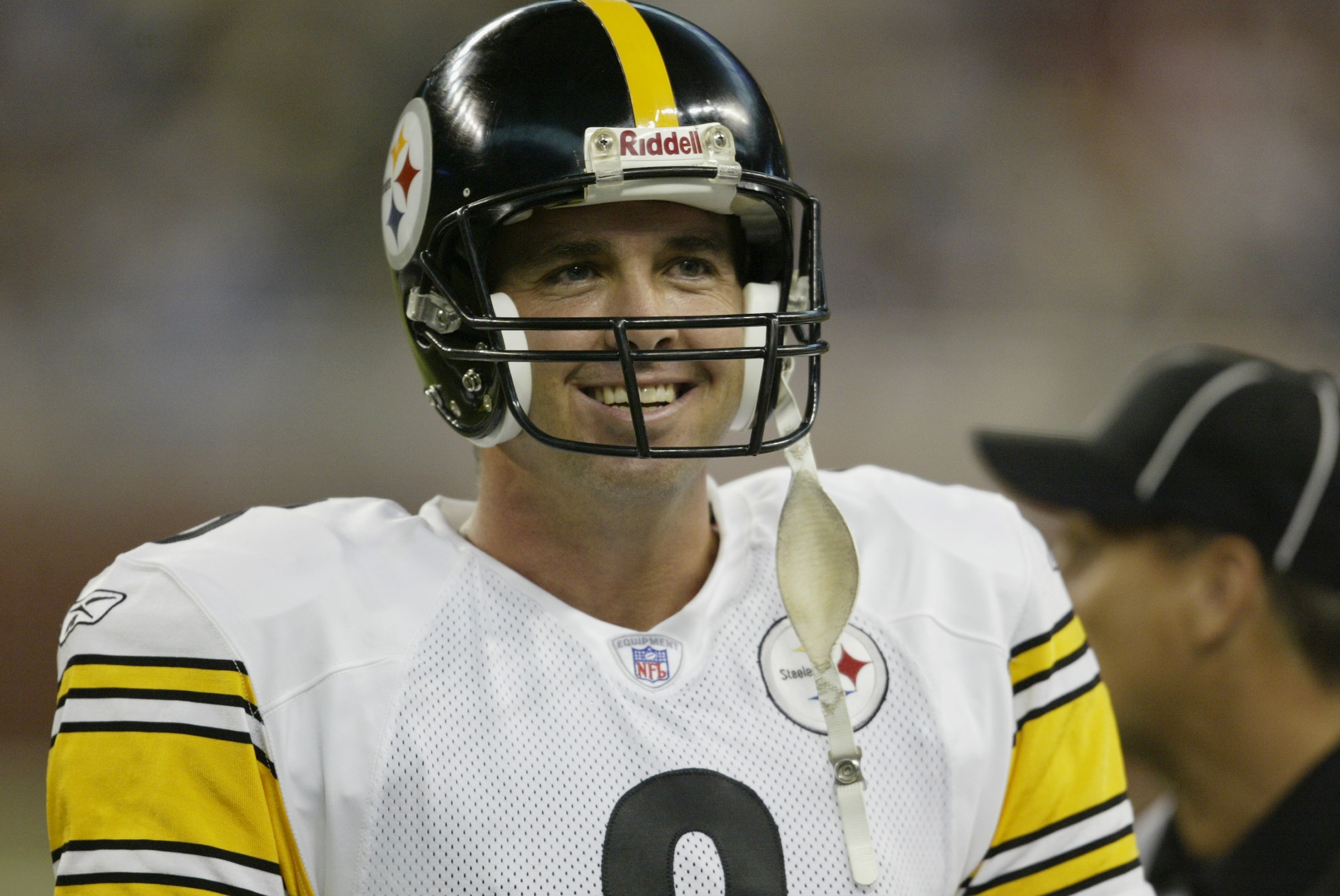 DETROIT - AUGUST 9:  Quarterback Tommy Maddox #8 of the Pittsburgh Steelers looks on during the pre-season game against the Detroit Lions at Ford Field on August 9, 2003 in Detroit, Michigan.  The Lions defeated the Steelers 26-13.  (Photo by Tom Pidgeon/