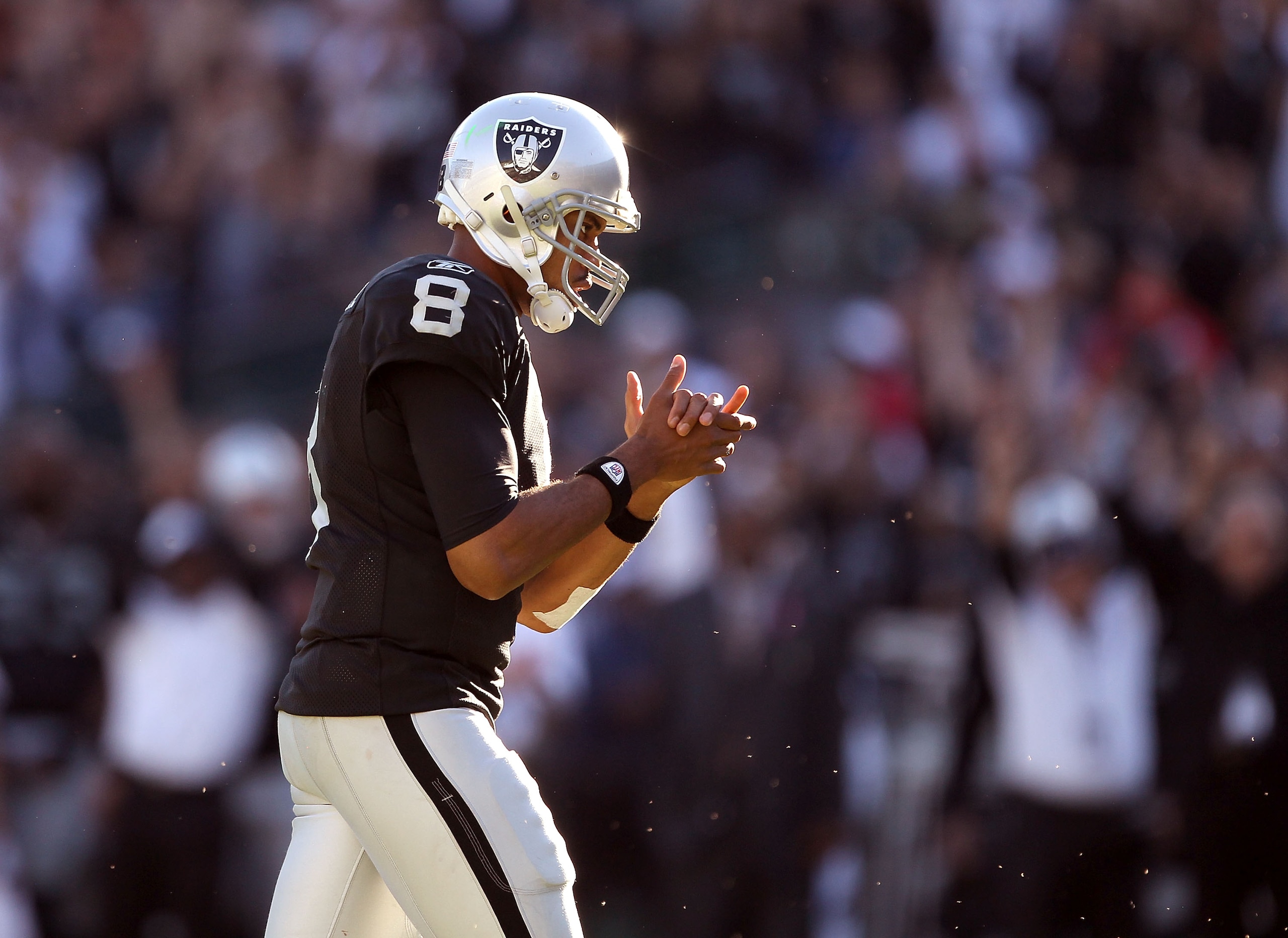 OAKLAND, CA - OCTOBER 31: Jason Campbell #8 of the Oakland Raiders claps his hands after the Raiders scored their last touchdown against the Seattle Seahawks at Oakland-Alameda County Coliseum on October 31, 2010 in Oakland, California. (Photo by Ezra S OAKLAND, CA - OCTOBER 31: Jason Campbell #8 of the Oakland Raiders claps his hands after the Raiders scored their last touchdown against the Seattle Seahawks at Oakland-Alameda County Coliseum on October 31, 2010 in Oakland, California. (Photo by Ezra S