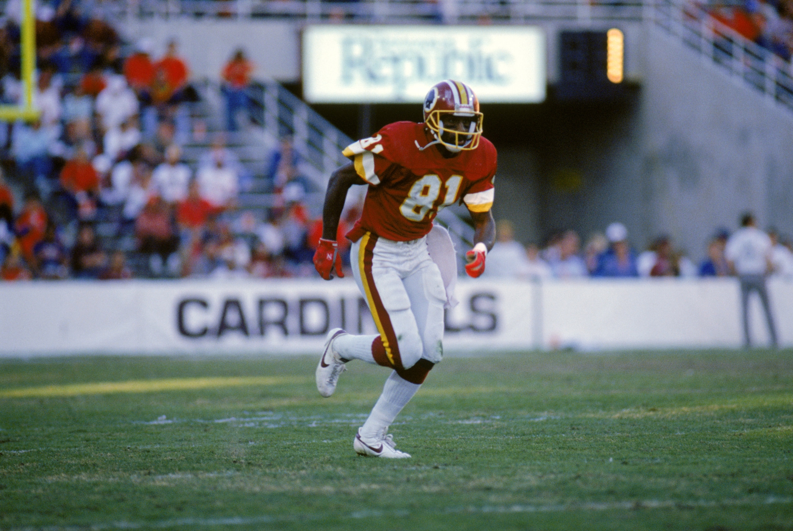 TEMPE, AZ - DECEMBER 3:  Wide receiver Art Monk #81 of the Washington Redskins runs on the field during a NFL game against the Arizona Cardinals on December 3, 1989 at Sun Devil Stadium in Tempe, Arizona.  The Redskins won 29-10.  (Photo by Stephen Dunn/G