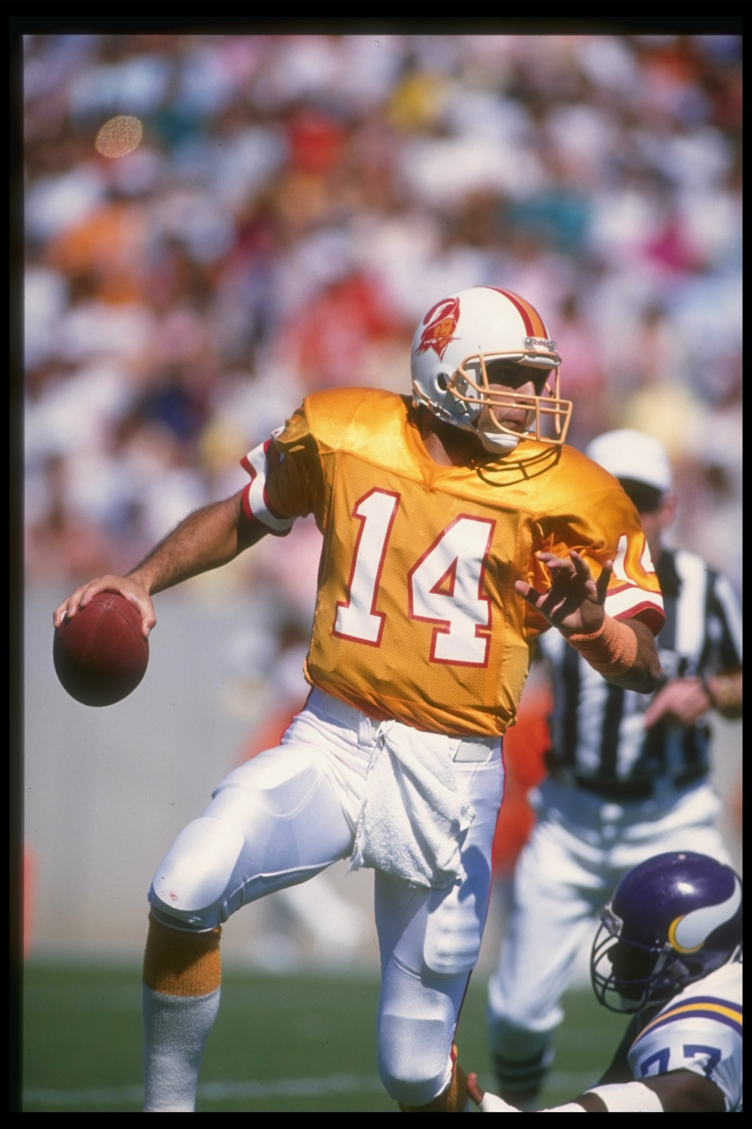23 Oct 1988:  Quarterback Vinny Testverde of the Tampa Bay Buccaneers looks to pass the ball during a game against the Minnesota Vikings at the Hubert H. Humphrey Metrodome in Minneapolis, Minnesota.  The Vikings won the game, 49-20. Mandatory Credit: All