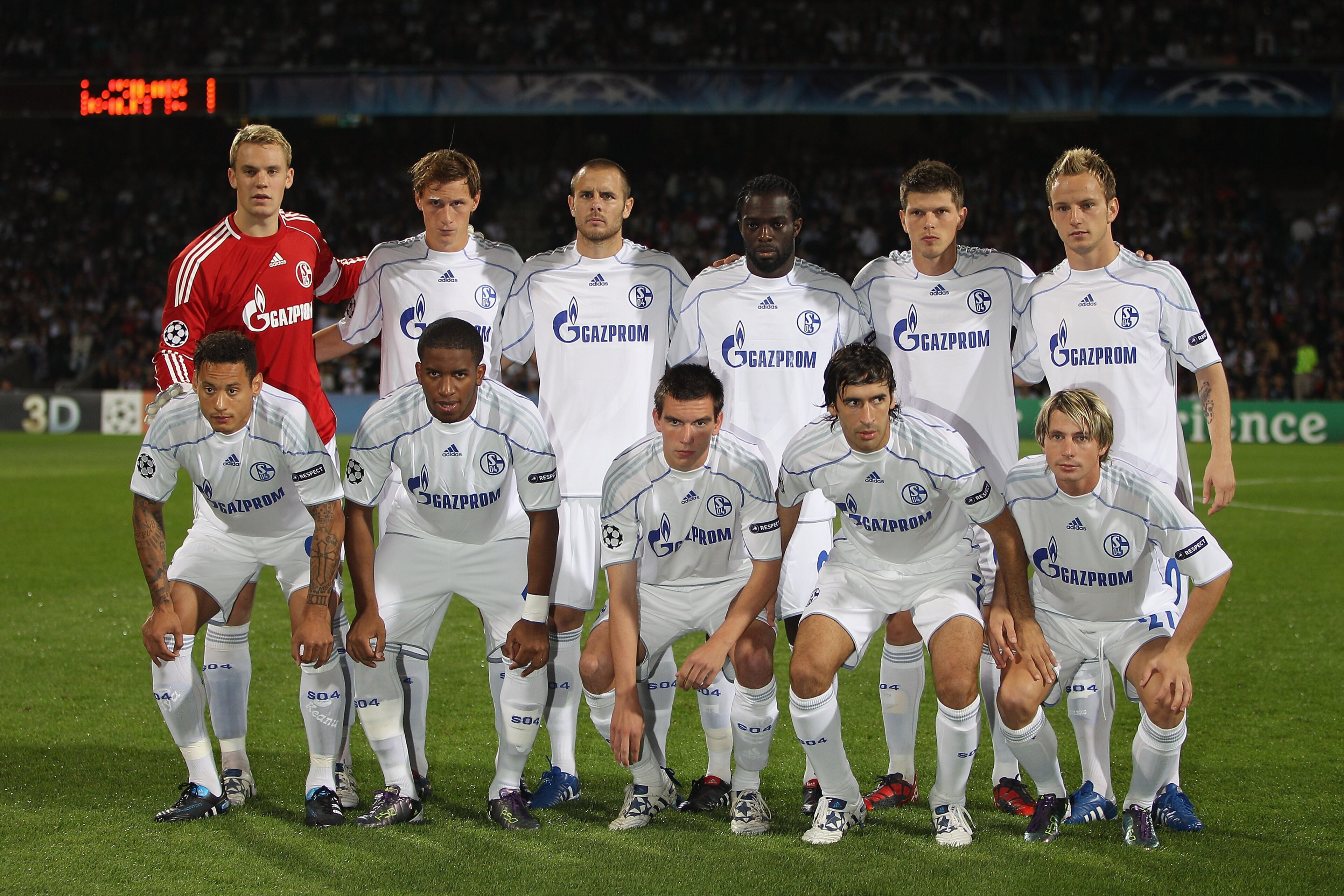 LYON, FRANCE - SEPTEMBER 14: Schalke team group during the UEFA Champions League Group B match between Olympique Lyonnais and FC Schalke 04 at the Stade de Gerland on September 14, 2010 in Lyon, France. (Photo by Michael Steele/Getty Images) LYON, FRANCE - SEPTEMBER 14: Schalke team group during the UEFA Champions League Group B match between Olympique Lyonnais and FC Schalke 04 at the Stade de Gerland on September 14, 2010 in Lyon, France. (Photo by Michael Steele/Getty Images)