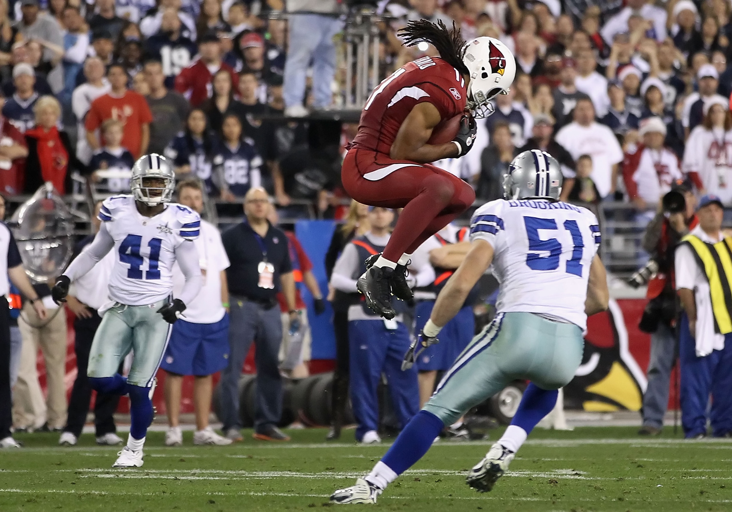 GLENDALE, AZ - DECEMBER 25:  Wide receiver Larry Fitzgerald #11 of the Arizona Cardinals makes a leaping 26 yard reception on fourth down during the fourth quarter of the NFL game against the Dallas Cowboys at the University of Phoenix Stadium on December