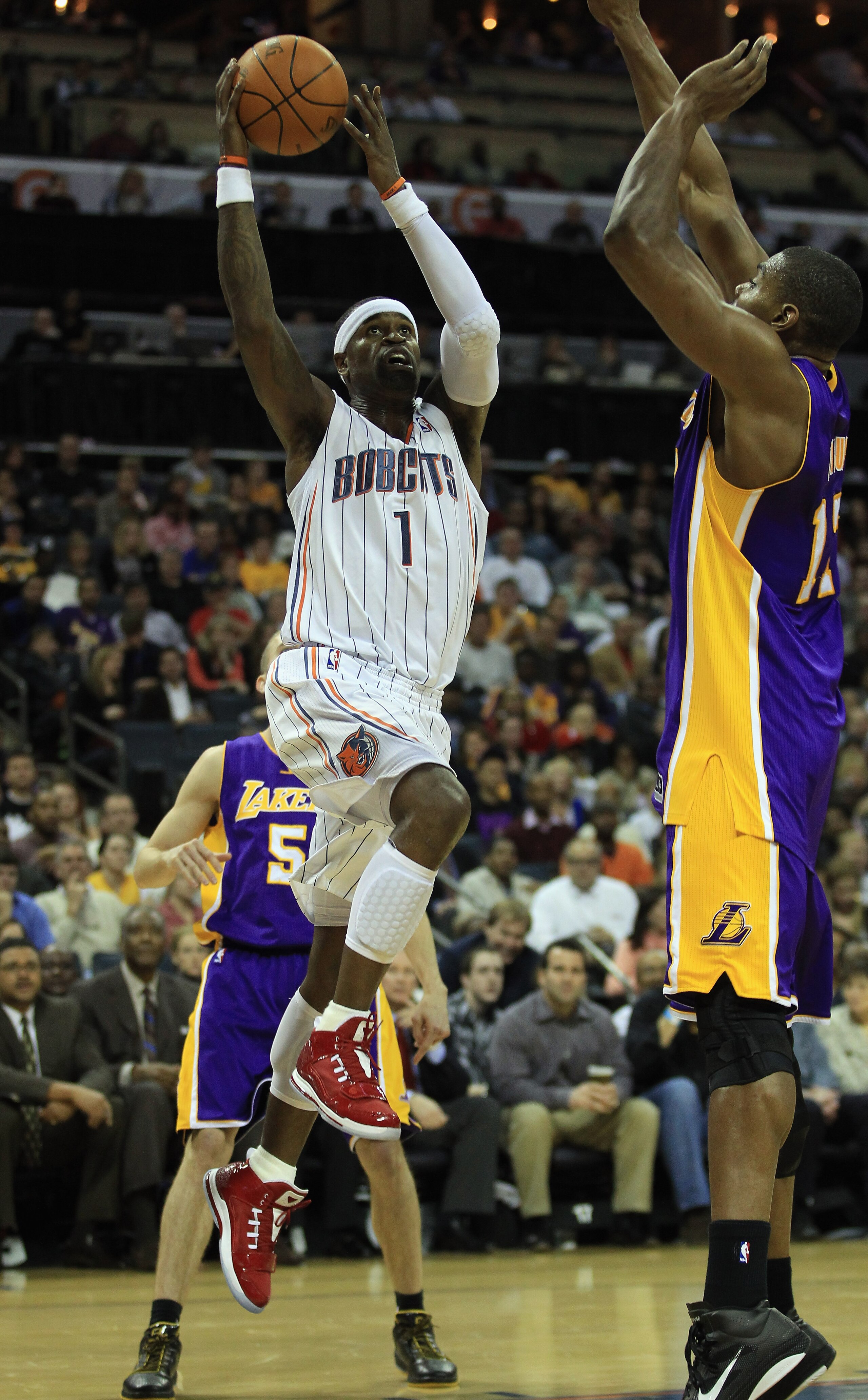 CHARLOTTE, NC - FEBRUARY 14:  Andrew Bynum #17 of the Los Angeles Lakers tries to stop Stephen Jackson #1 of the Charlotte Bobcats during their game at Time Warner Cable Arena on February 14, 2011 in Charlotte, North Carolina. NOTE TO USER: User expressly