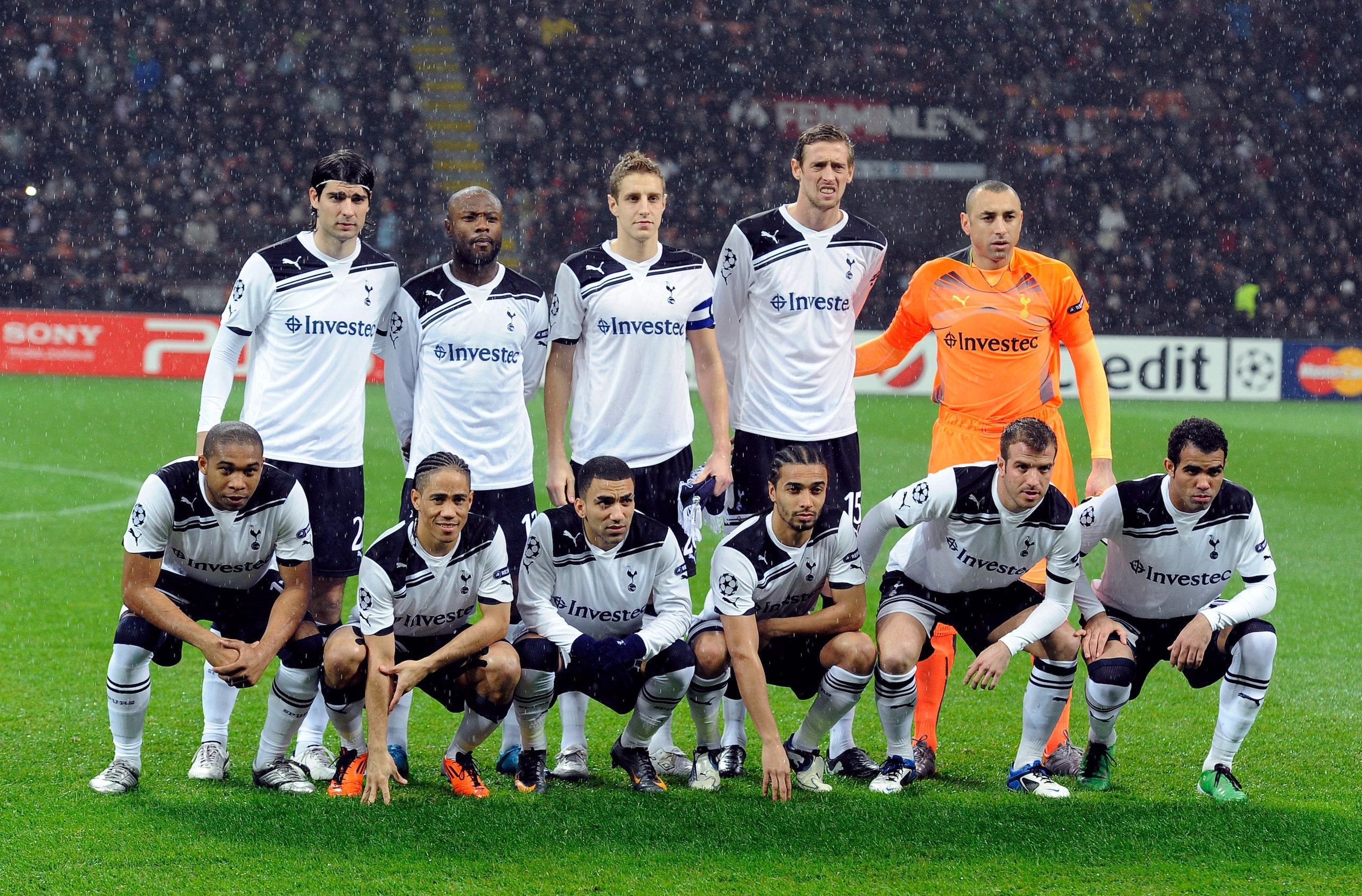 MILAN, ITALY - FEBRUARY 15:  Tottenham Hotspur during the UEFA Champions League round of 16 first leg match between Ac Milan and Tottenham Hotspur at Stadio Giuseppe Meazza on February 15, 2011 in Milan, Italy.  (Photo by Claudio Villa/Getty Images)