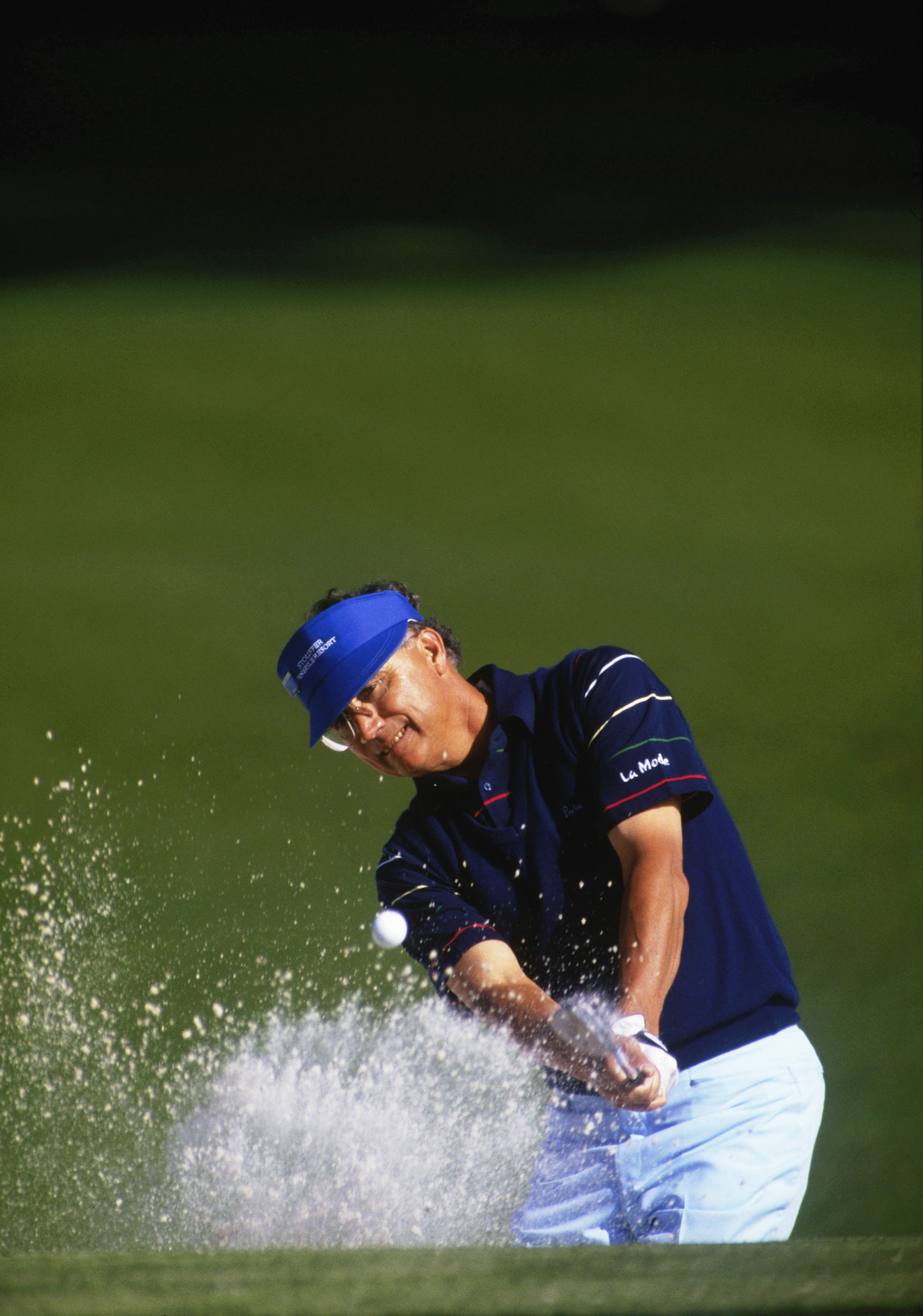 AUGUSTA,GA - APRIL 12: Tommy Aaron of USA plays out of a bunker during the final round of the Masters, held at The Augusta National Golf Club on April 12, 1987  in Augusta, GA.  (Photo by David Cannon/Getty Images)