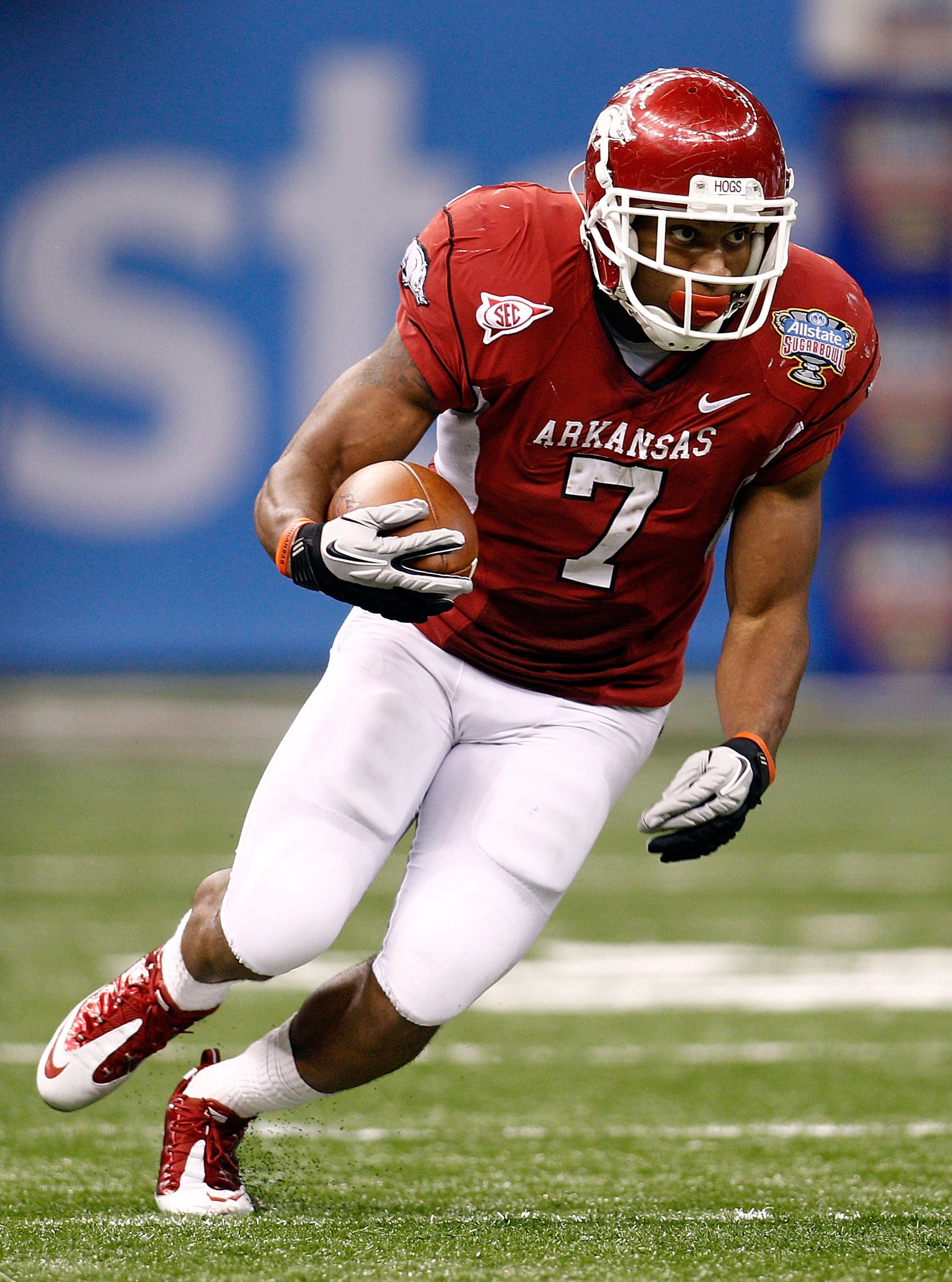 NEW ORLEANS, LA - JANUARY 04:  Knile Davis #7 of the Arkansas Razorbacks runs the ball against the Ohio State Buckeyes during the Allstate Sugar Bowl at the Louisiana Superdome on January 4, 2011 in New Orleans, Louisiana.  (Photo by Chris Graythen/Getty