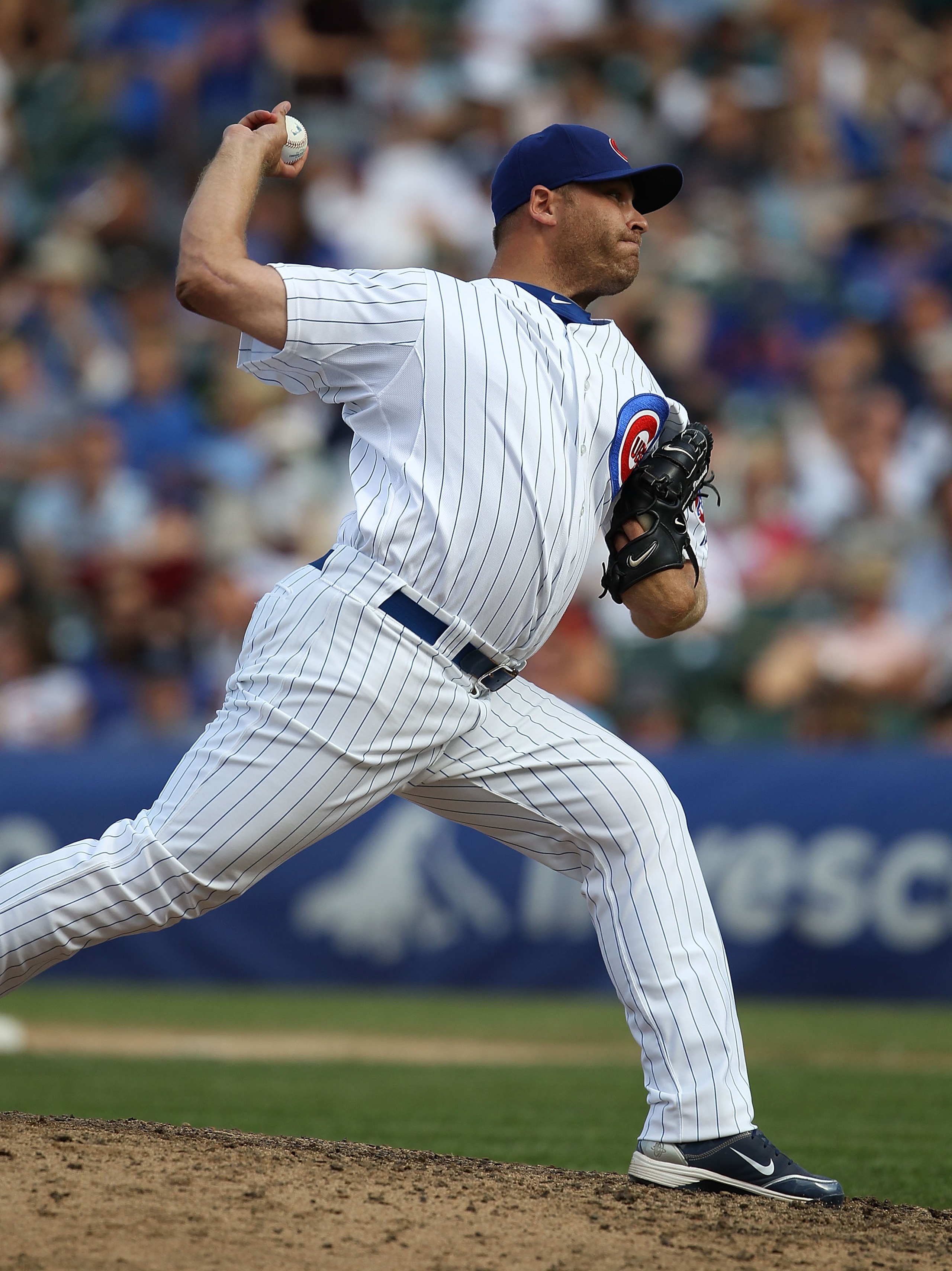 CHICAGO - SEPTEMBER 05: Thomas Diamond #20 of the Chicago Cubs pitches against the New York Mets at Wrigley Field on September 5, 2010 in Chicago, Illinois. The Mets defeated the Cubs 18-5. (Photo by Jonathan Daniel/Getty Images)