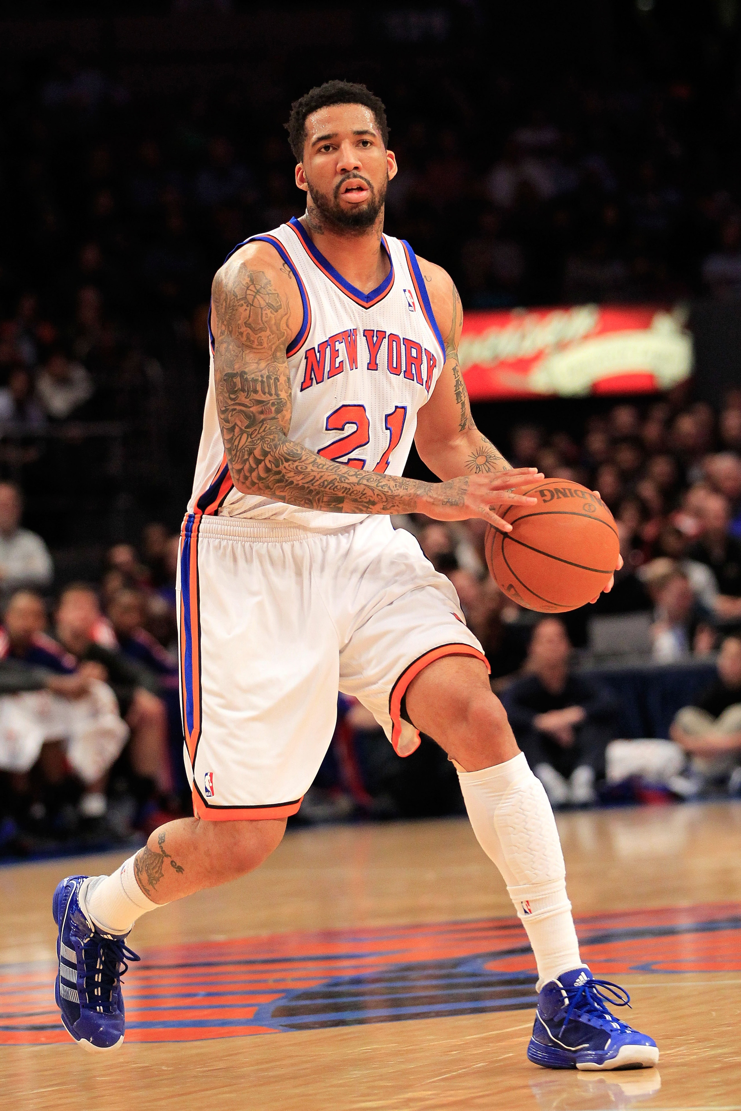 NEW YORK, NY - FEBRUARY 09:  Wilson Chandler #21 of the New York Knicks handles the ball against the Los Angeles Clippers at Madison Square Garden on February 9, 2011 in New York City. NOTE TO USER: User expressly acknowledges and agrees that, by download