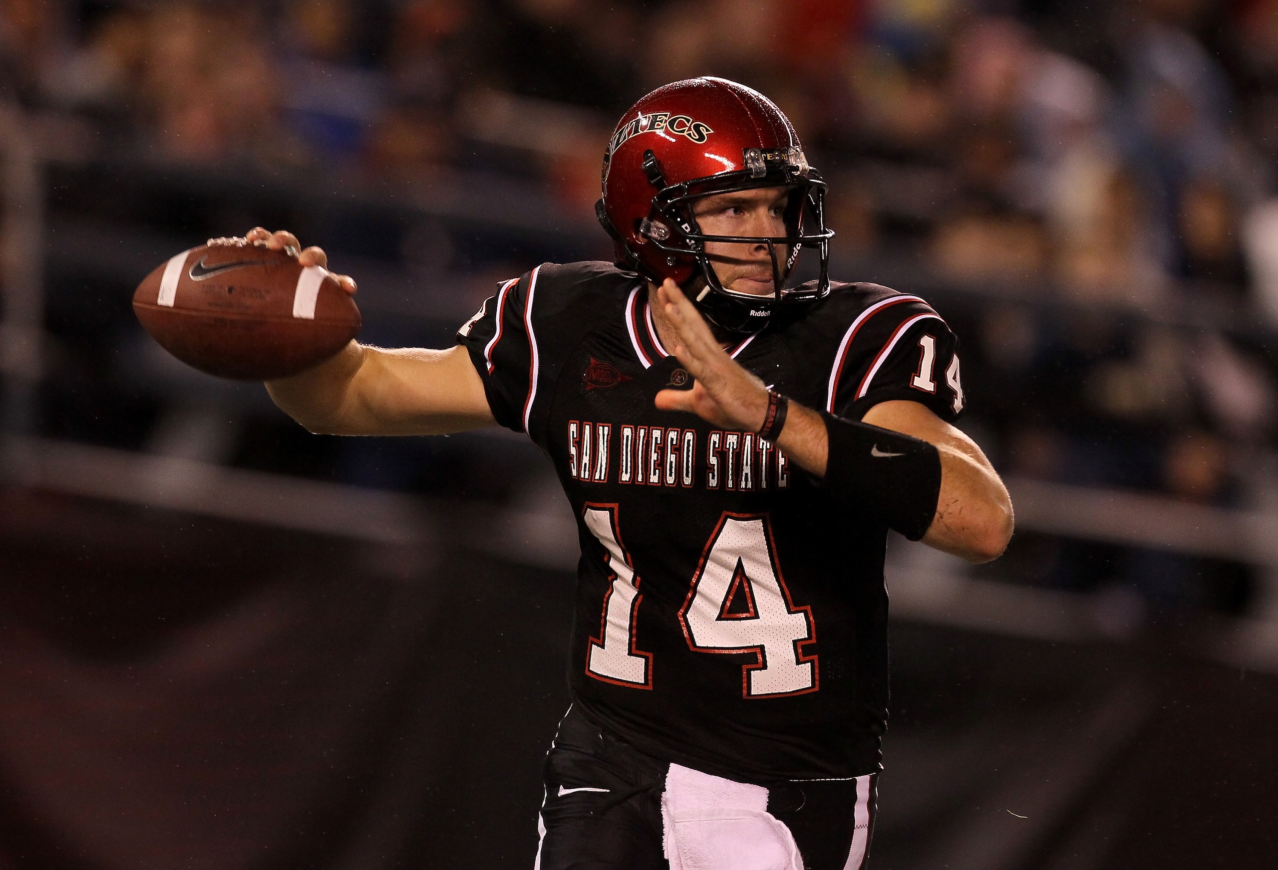 SAN DIEGO - NOVEMBER 20:  Quarterback Ryan Lindley #14 of the San Diego State Aztecs throws a pass against the Utah Utes at Qualcomm Stadium on November 20, 2010 in San Diego, California.  Utah won 38-34.  (Photo by Stephen Dunn/Getty Images)