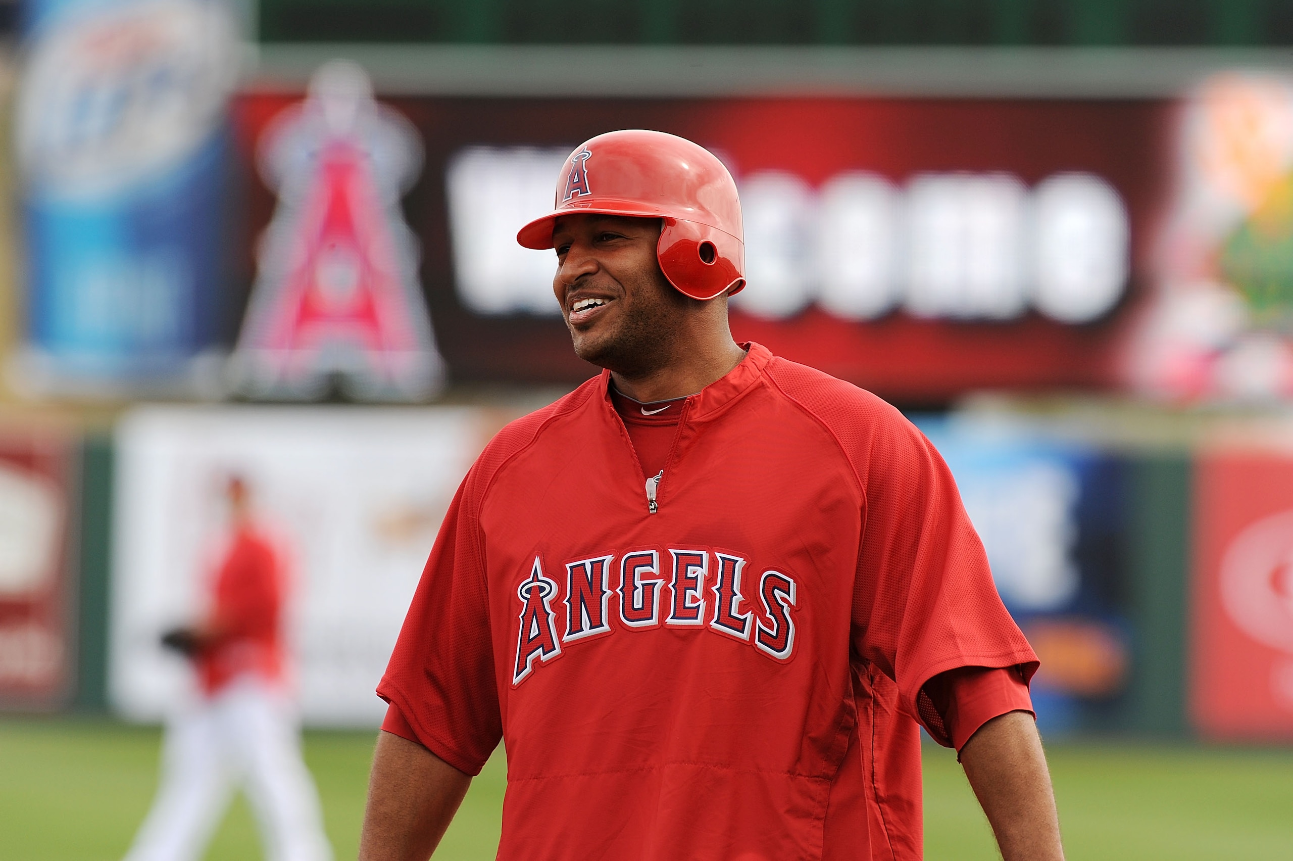 TEMPE, AZ - FEBRUARY 26: Vernon Wells #10 of the Los Angeles Angels of Anaheim smiles while talking to some of his new teammates prior to the Los Angeles Dodgers game at Tempe Diablo Stadium on February 26, 2011 in Tempe, Arizona. (Photo by Norm Hall/Ge TEMPE, AZ - FEBRUARY 26: Vernon Wells #10 of the Los Angeles Angels of Anaheim smiles while talking to some of his new teammates prior to the Los Angeles Dodgers game at Tempe Diablo Stadium on February 26, 2011 in Tempe, Arizona. (Photo by Norm Hall/Ge