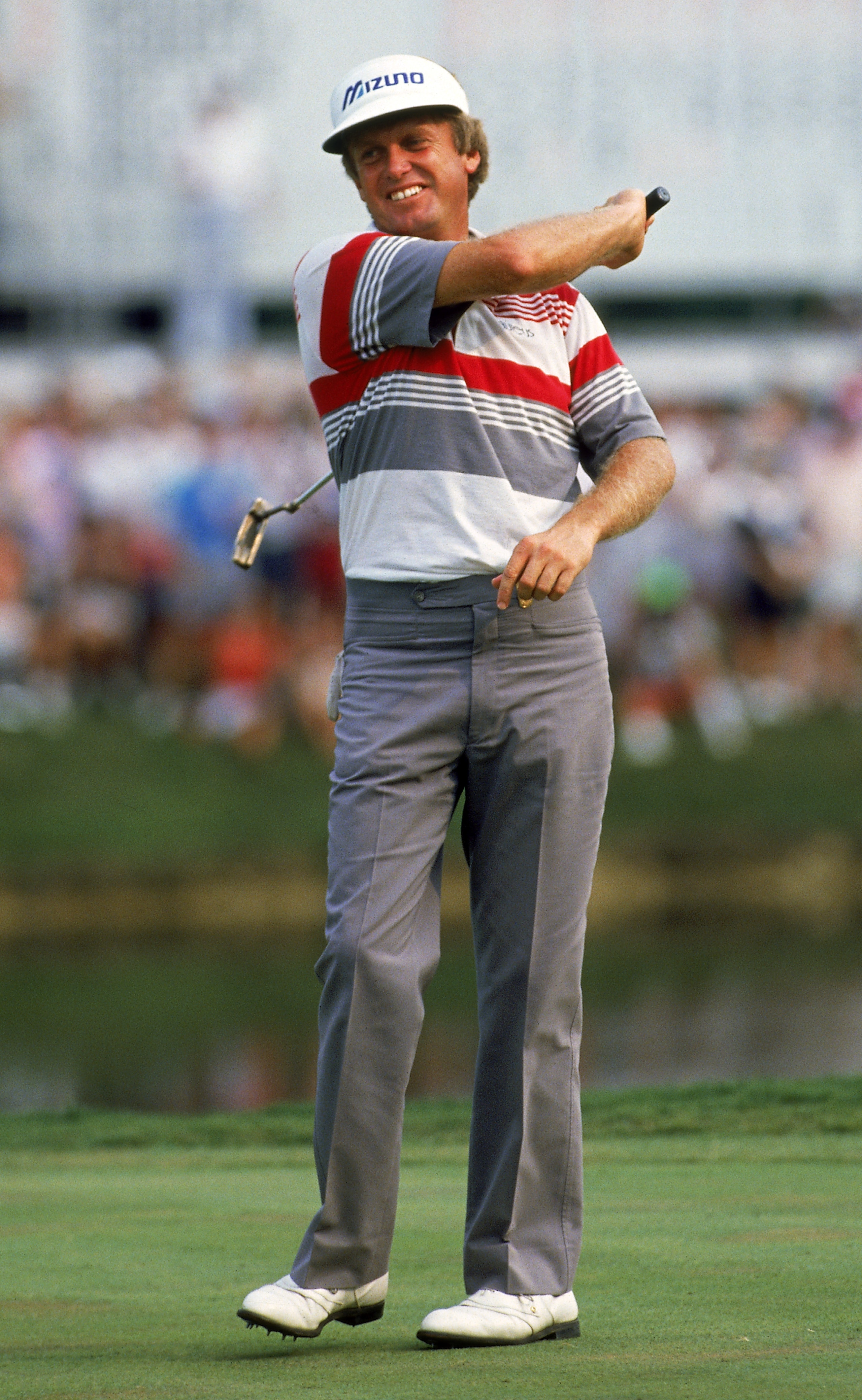 SHOAL CREEK - AUGUST:  Wayne Grady of Australia wins the USPGA Championship at Shoal Creek in Birmingham, Alabama, USA in August 1990. (photo by David Cannon/Getty Images)