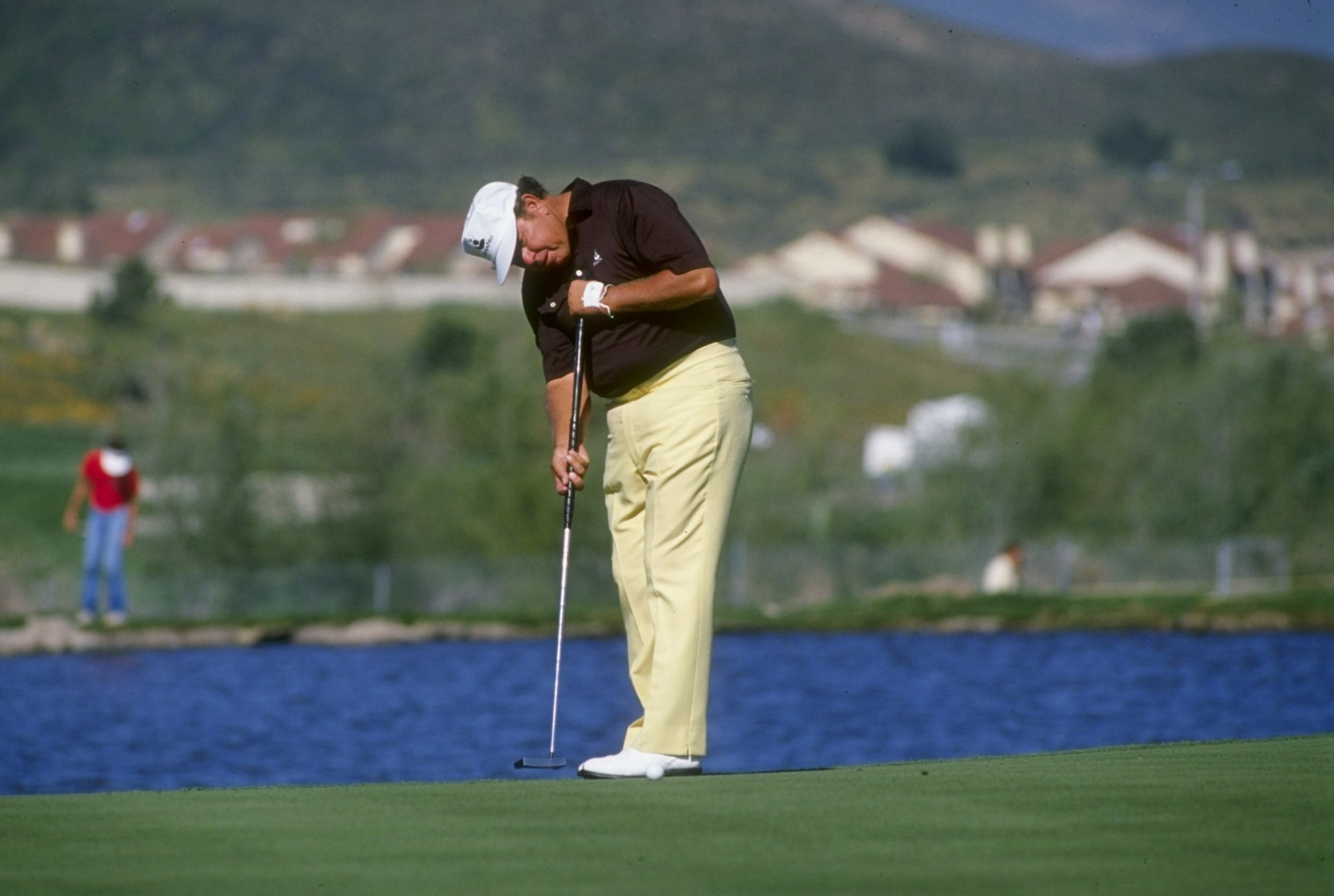 1988:  Orville Moody  putts during Seniors Golf Tournament . Mandatory Credit: Budd Symes  /Allsport