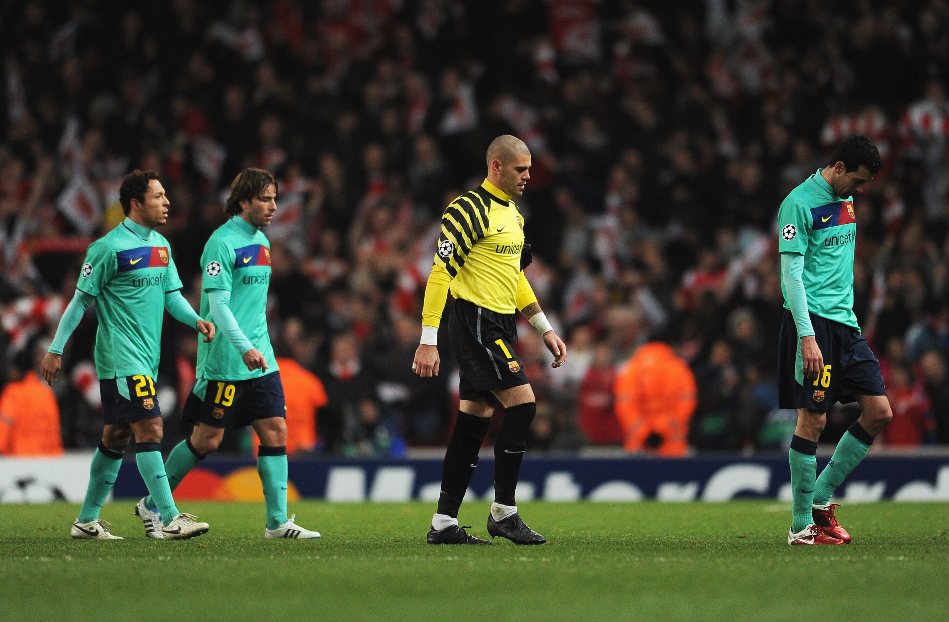 LONDON, ENGLAND - FEBRUARY 16:  Goalkeeper Victor Valdes of Barcelona looks dejected with team mates after the UEFA Champions League round of 16 first leg match between Arsenal and Barcelona at the Emirates Stadium on February 16, 2011 in London, England.