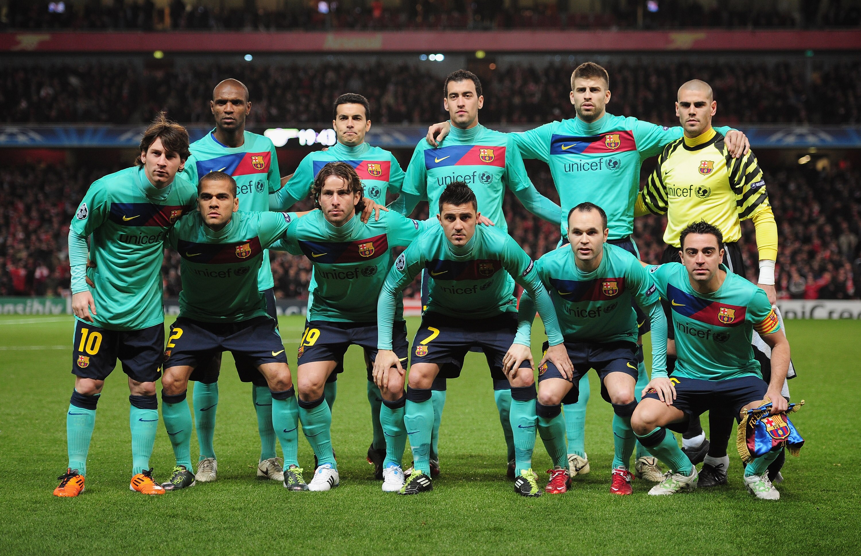 LONDON, ENGLAND - FEBRUARY 16:  The Barcelona team poses prior to the UEFA Champions League round of 16 first leg match between Arsenal and Barcelona at the Emirates Stadium on February 16, 2011 in London, England.  (Photo by Shaun Botterill/Getty Images)