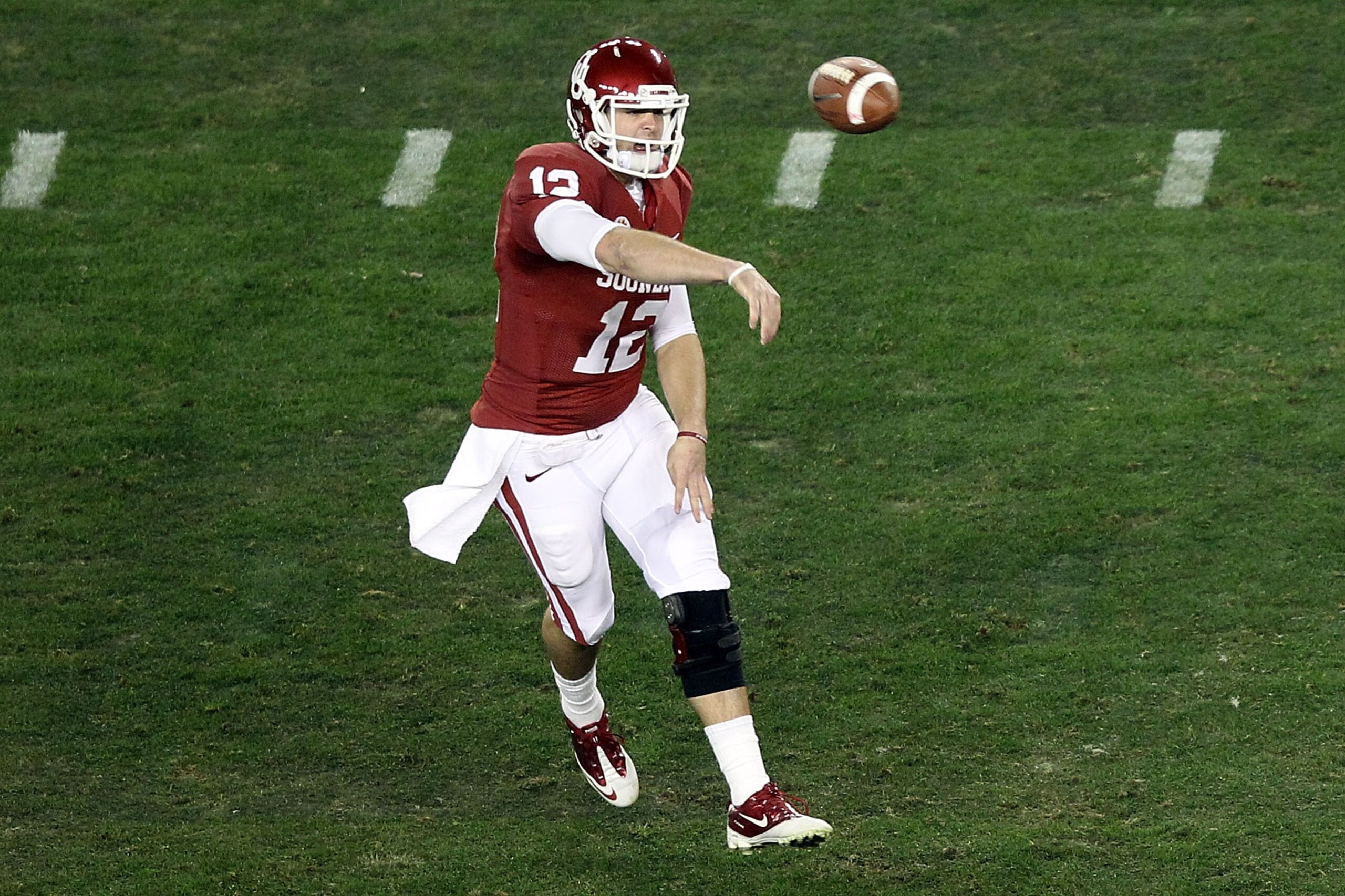 GLENDALE, AZ - JANUARY 01:  Landry Jones #12 of the Oklahoma Sooners throws the ball against the Connecticut Huskies during the Tostitos Fiesta Bowl at the Universtity of Phoenix Stadium on January 1, 2011 in Glendale, Arizona.  (Photo by Christian Peters