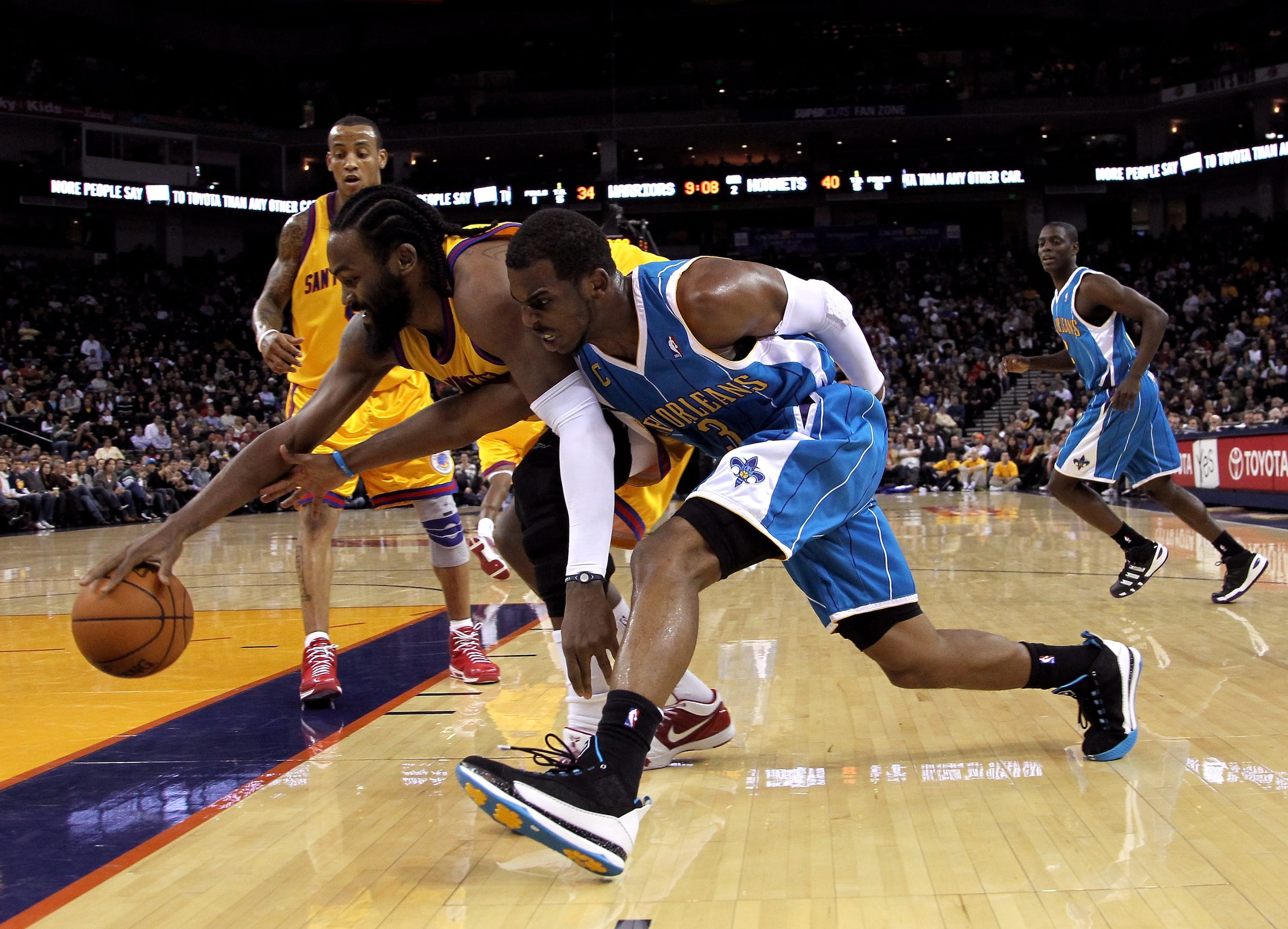 OAKLAND, CA - JANUARY 27:  Ronny Turiaf #21 of the Golden State Warriors and Chris Paul #3 of the New Orleans Hornets scramble for a loose ball at Oracle Arena on January 27, 2010 in Oakland, California.  NOTE TO USER: User expressly acknowledges and agre