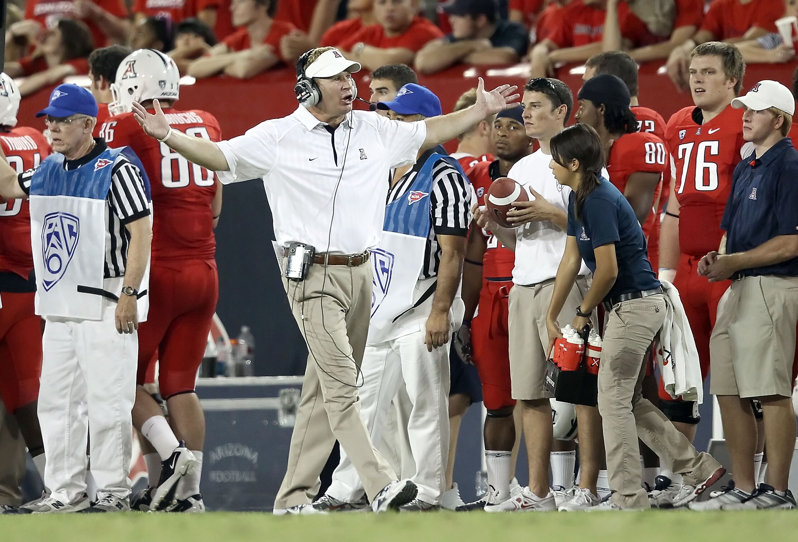 TUCSON, AZ - SEPTEMBER 25:  Head coach Mike Stoops of the Arizona Wildcats on the sidelines during the college football game against the California Golden Bears at Arizona Stadium on September 25, 2010 in Tucson, Arizona.  The Wildcats defeated the Golden