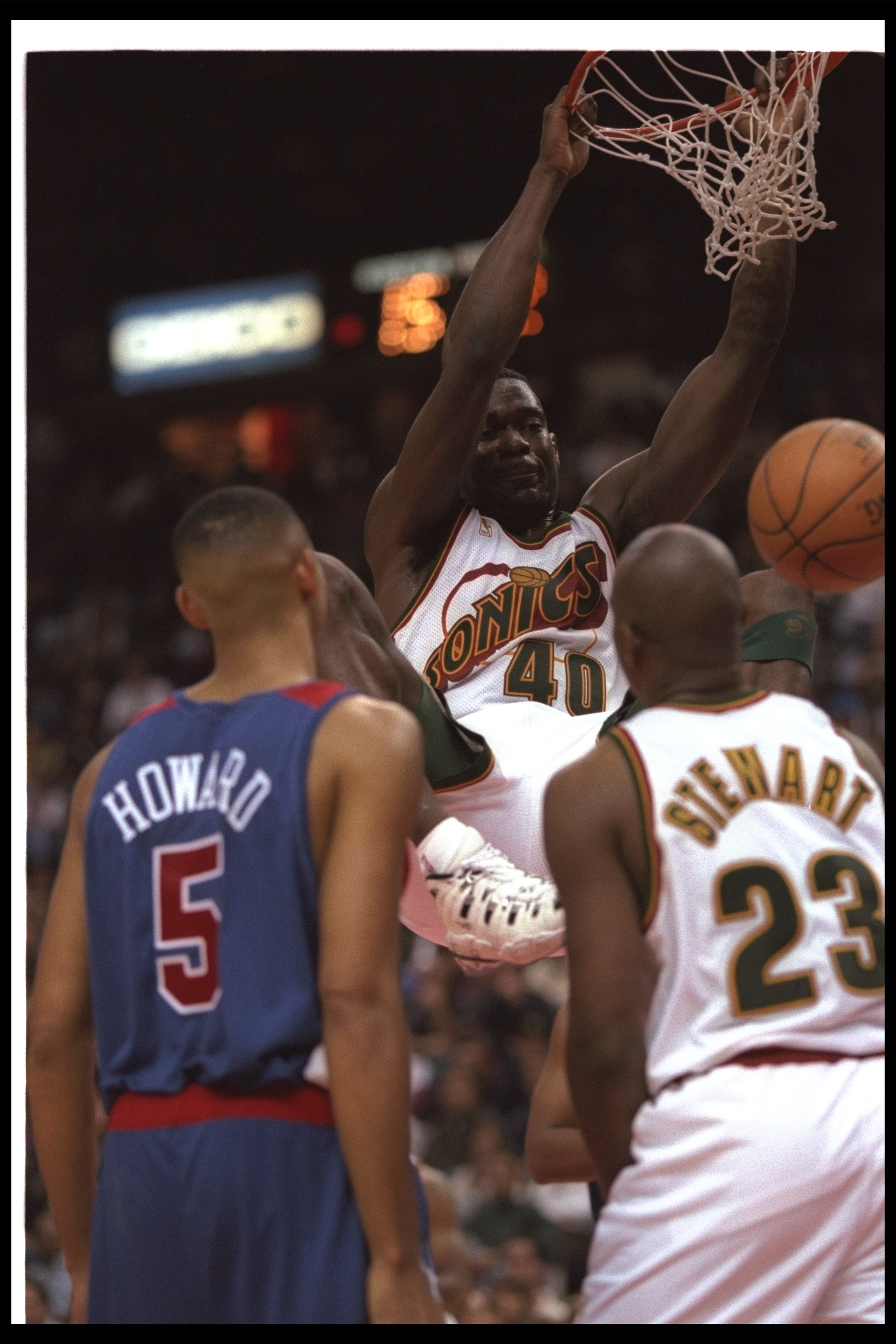 WATCH: Shawn Kemp blindly dunks right through defender!