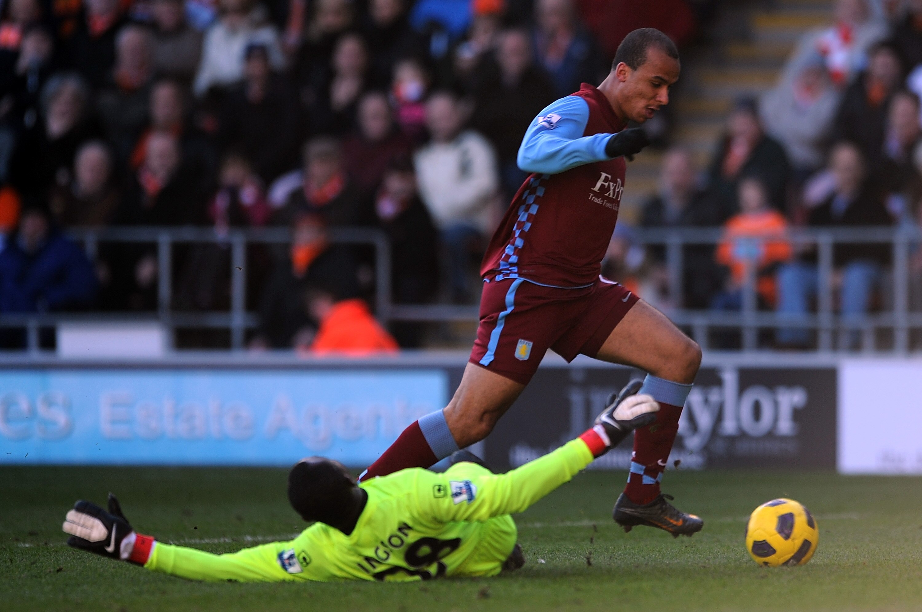BLACKPOOL, ENGLAND - FEBRUARY 12:  Gabriel Agbonlahor of Aston Villa rounds Richard Kingson of Blackpool before scoring the opening goal during the Barclays Premier League match between Blackpool and Aston Villa at Bloomfield Road on February 12, 2011 in
