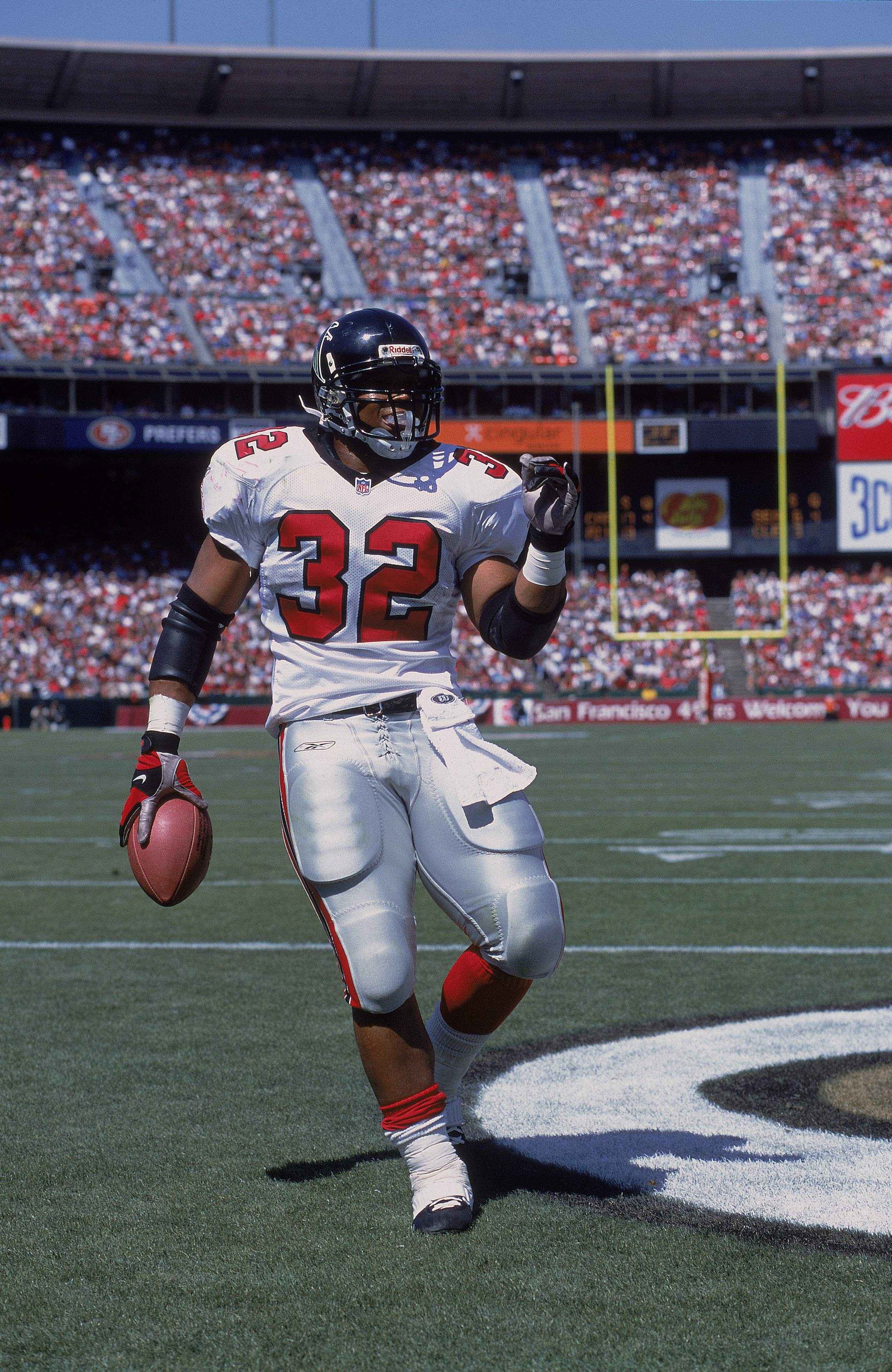 9 Sep 2001:  Jamal Anderson #32 of the Atlanta Falcons celebrating in the endzone after scoring a touch down during the game against the San Francisco 49ers at 3Com Park in San Francisco, Claifornia.  The 49ers defeated the Falcons 16-13.Mandatory Credit: