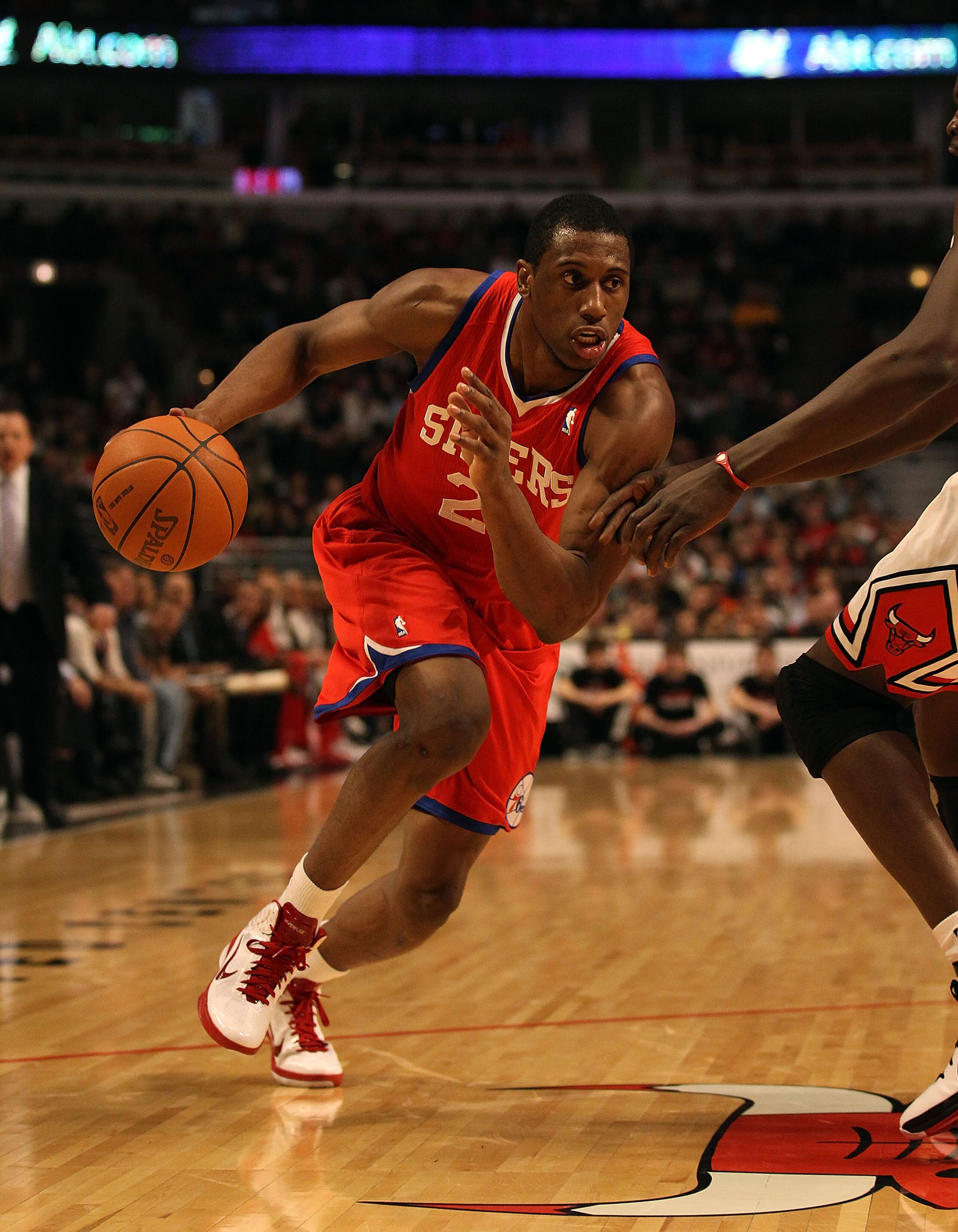CHICAGO, IL - DECEMBER 21: Thaddeus Young #21 of the Philadelphia 76ers drives to the basket against the Chicago Bulls at the United Center on December 21, 2010 in Chicago, Illinois. The Bulls defeated the 76ers 121-76. NOTE TO USER: User expressly acknow CHICAGO, IL - DECEMBER 21: Thaddeus Young #21 of the Philadelphia 76ers drives to the basket against the Chicago Bulls at the United Center on December 21, 2010 in Chicago, Illinois. The Bulls defeated the 76ers 121-76. NOTE TO USER: User expressly acknow