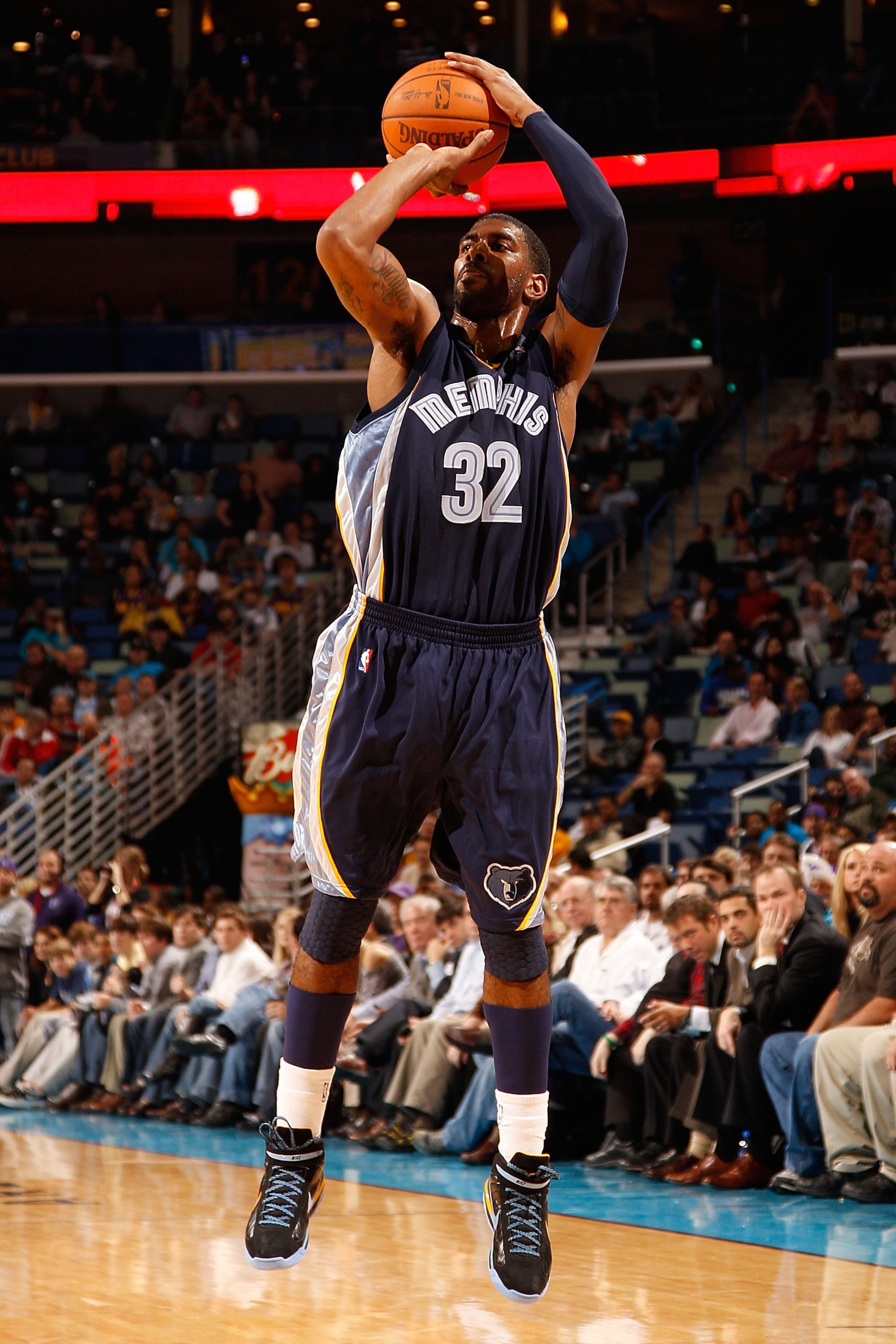 NEW ORLEANS - JANUARY 20:  O.J. Mayo #32 of the Memphis Grizzlies shoots the ball against the New Orleans Hornets at the New Orleans Arena on January 20, 2010 in New Orleans, Louisiana.  NOTE TO USER: User expressly acknowledges and agrees that, by downlo