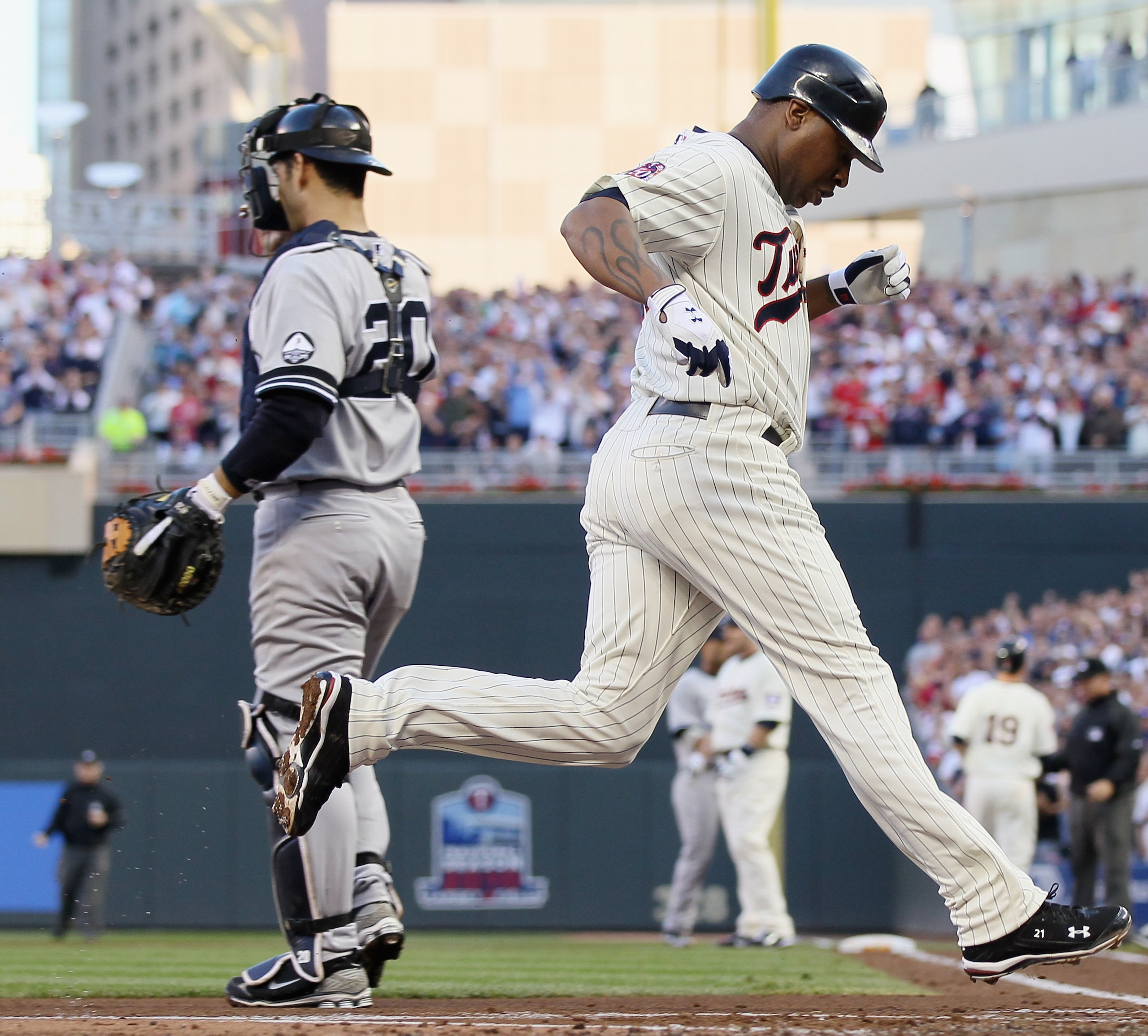 MINNEAPOLIS - OCTOBER 07:  Delmon Young #21 of the Minnesota Twins scores a run past Jorge Posada #20 of the New York Yankees during game two of the ALDS on October 7, 2010 at Target Field in Minneapolis, Minnesota.  (Photo by Elsa/Getty Images)