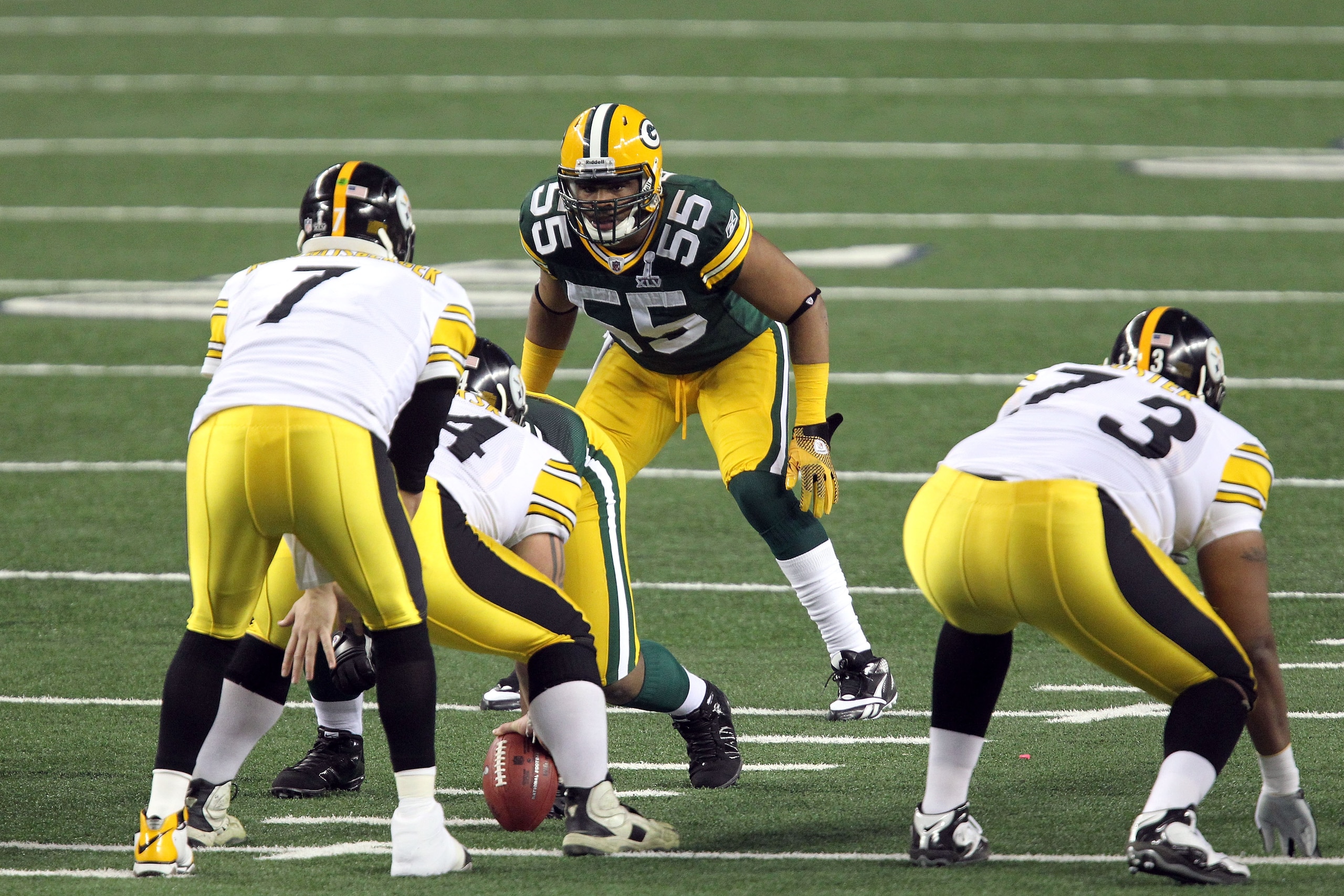 ARLINGTON, TX - FEBRUARY 06: Desmond Bishop #55 of the Green Bay Packers lines up on defense against the Pittsburgh Steelers during Super Bowl XLV at Cowboys Stadium on February 6, 2011 in Arlington, Texas. The Packers won 31-25. (Photo by Mike Ehrmann/G ARLINGTON, TX - FEBRUARY 06: Desmond Bishop #55 of the Green Bay Packers lines up on defense against the Pittsburgh Steelers during Super Bowl XLV at Cowboys Stadium on February 6, 2011 in Arlington, Texas. The Packers won 31-25. (Photo by Mike Ehrmann/G