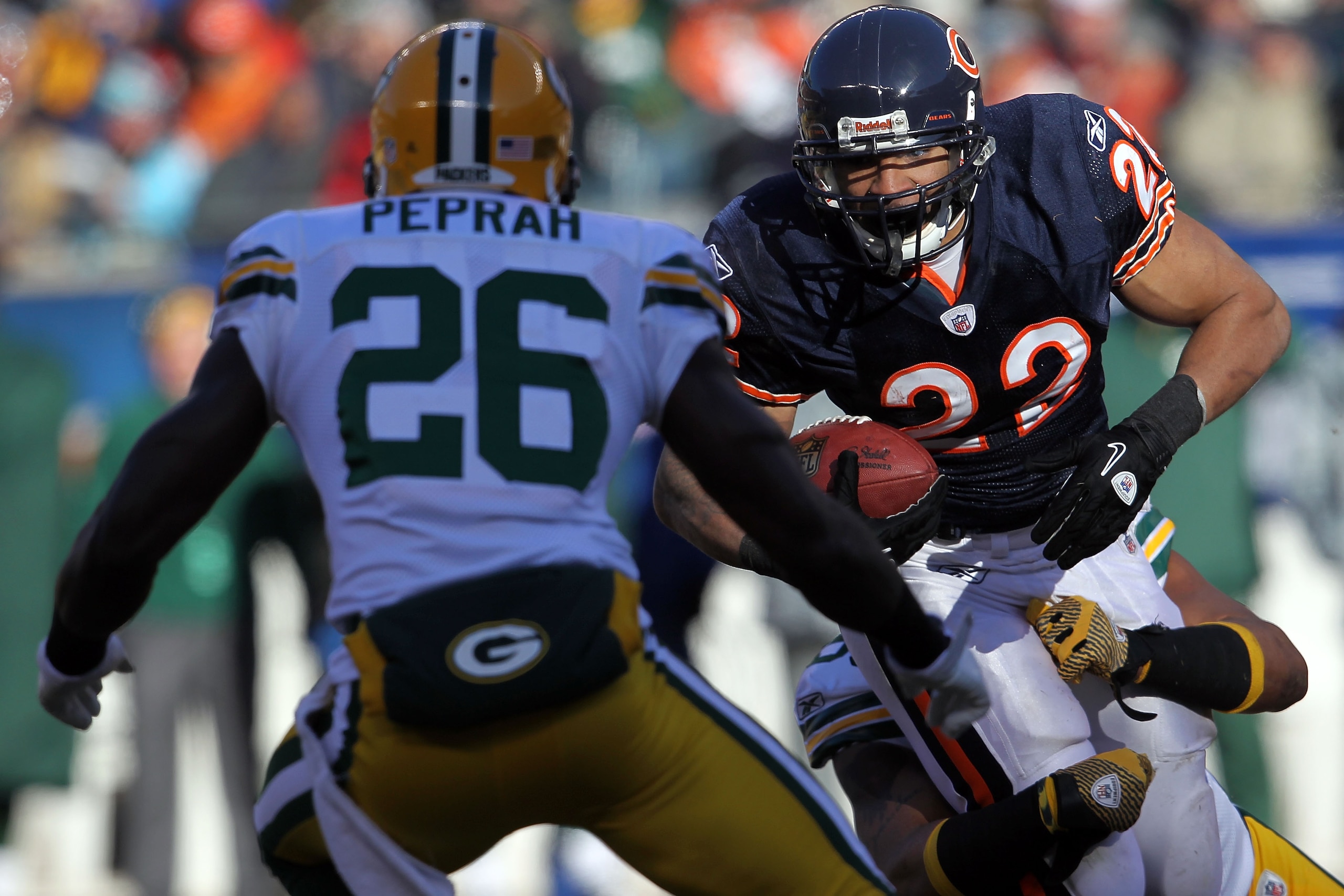 CHICAGO, IL - JANUARY 23: Matt Forte #22 of the Chicago Bears runs the ball against the Green Bay Packers in the first quarter of the NFC Championship Game at Soldier Field on January 23, 2011 in Chicago, Illinois. (Photo by Jamie Squire/Getty Images) CHICAGO, IL - JANUARY 23: Matt Forte #22 of the Chicago Bears runs the ball against the Green Bay Packers in the first quarter of the NFC Championship Game at Soldier Field on January 23, 2011 in Chicago, Illinois. (Photo by Jamie Squire/Getty Images)