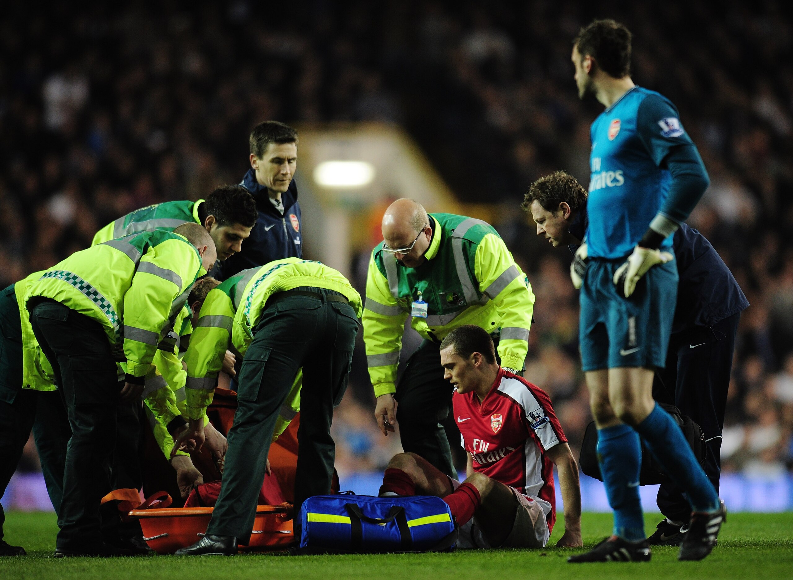 LONDON, ENGLAND - APRIL 14:   Thomas Vermaelen of Arsenal goes off injured during the Barclays Premier League match between Tottenham Hotspur and Arsenal at White Hart Lane on April 14, 2010 in London, England.  (Photo by Shaun Botterill/Getty Images)