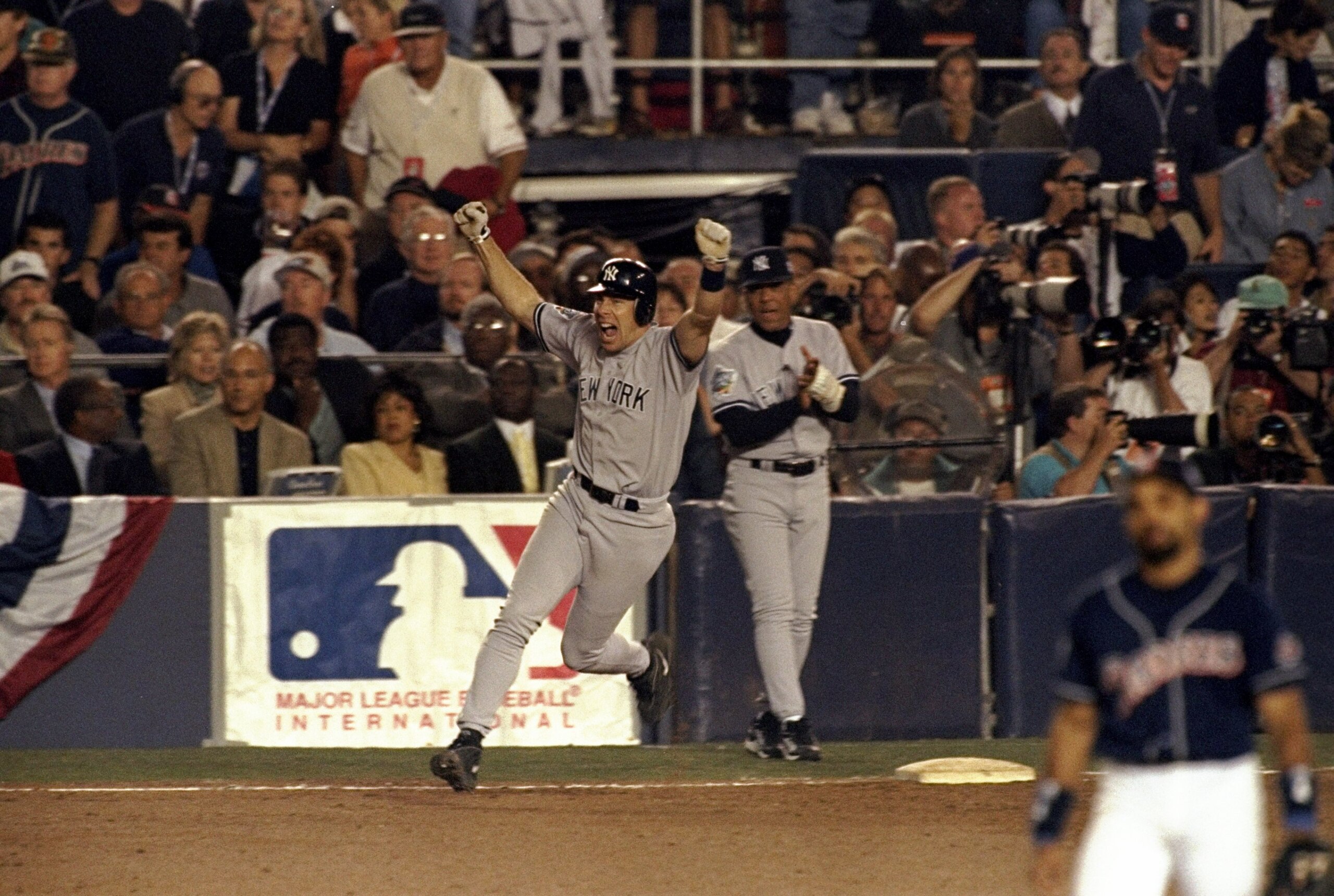20 Oct 1998:  Infiedler Scott Brosius #18 of the New York Yankees hits the winning home run during the 1998 World Series Game 3 against the San Diego Padres at the Qualcomm Stadium in San Diego, California. The Yankees defeated the Padres 5-4. Mandatory C