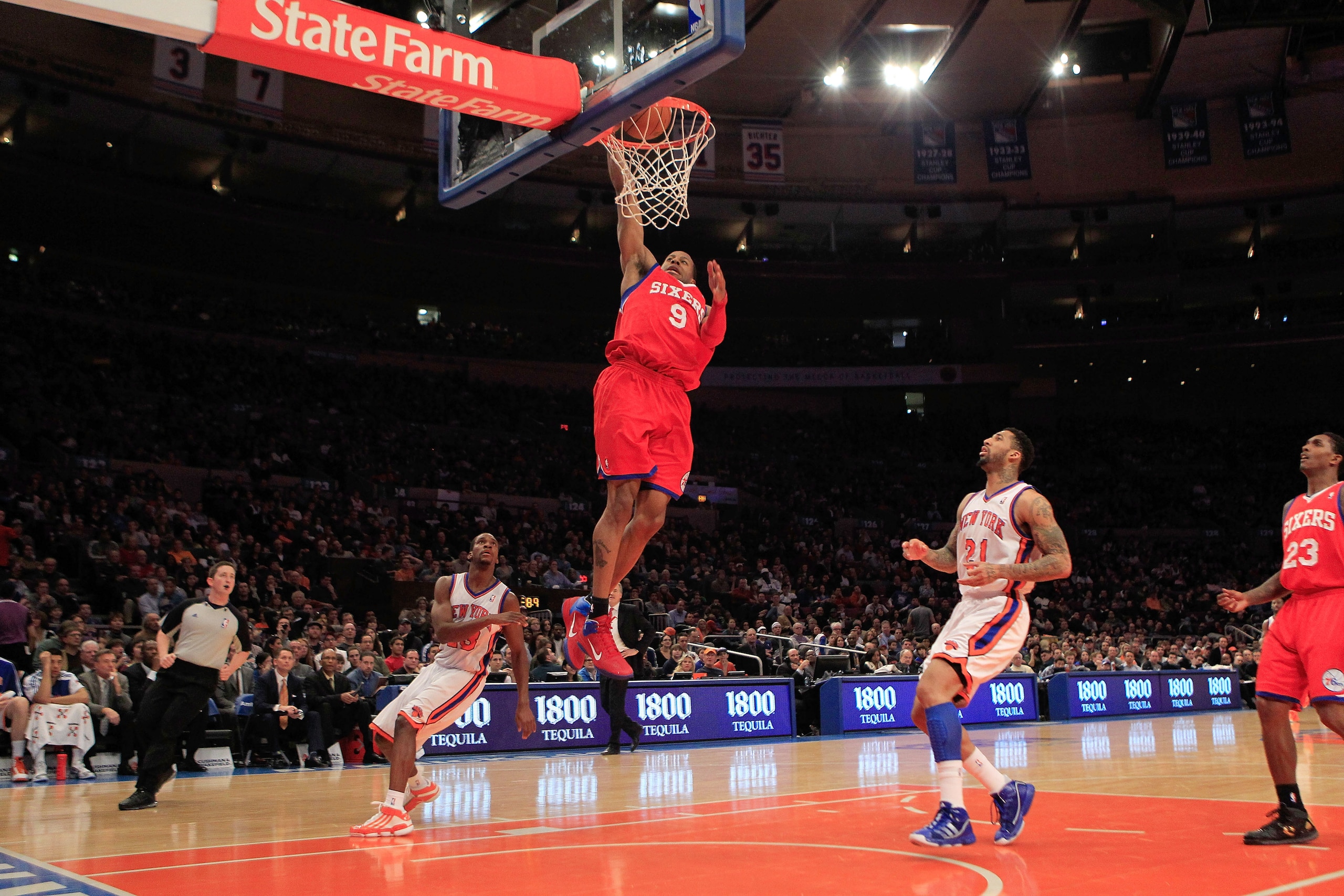 NEW YORK, NY - FEBRUARY 06:  Andre Iguodala #9 of the Philadelphia 76ers dunks the ball against the New York Knicks at Madison Square Garden on February 6, 2011 in New York City. NOTE TO USER: User expressly acknowledges and agrees that, by downloading an
