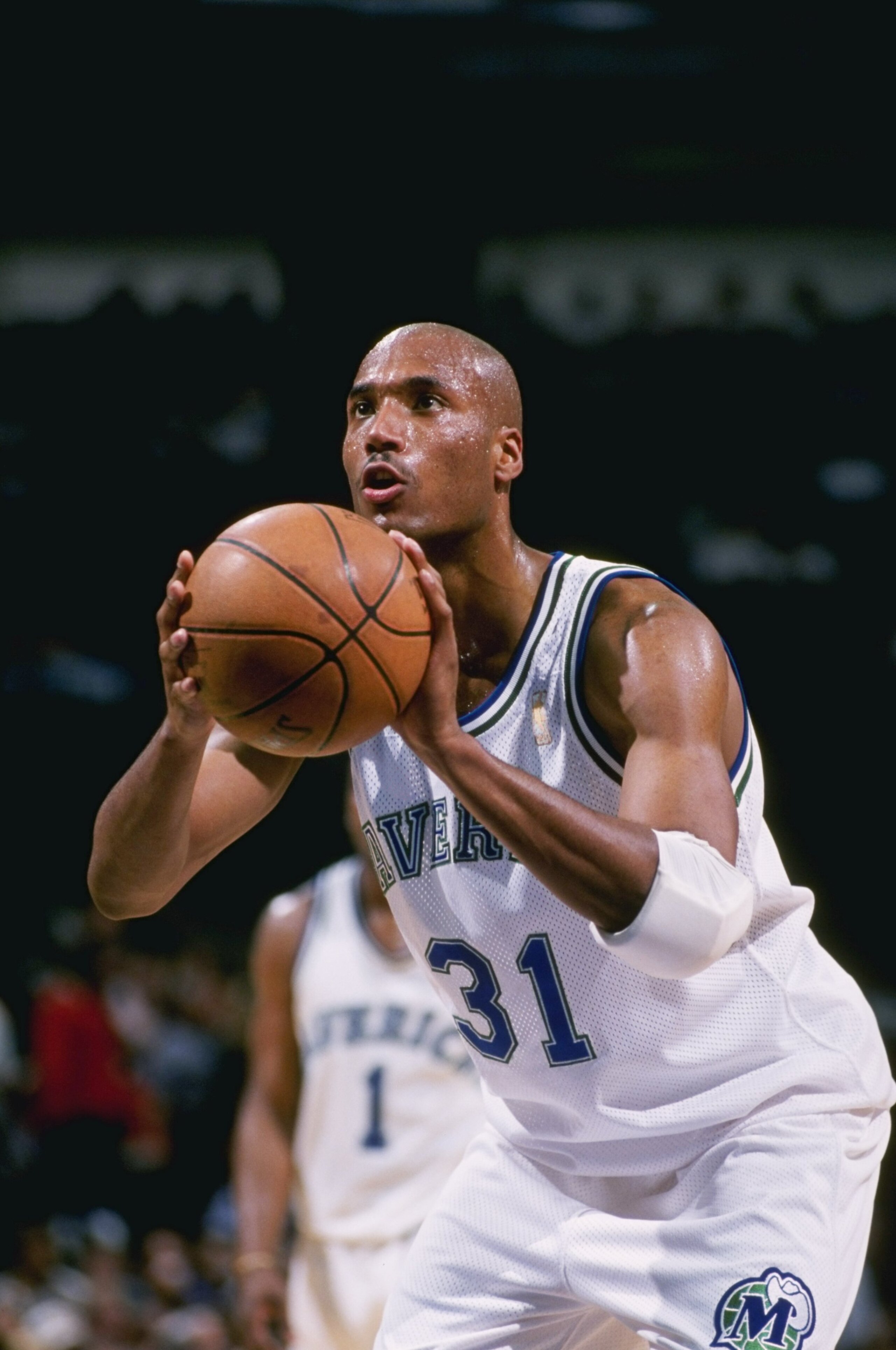 1 Apr 1997:  Forward Ed O''Bannon of the Dallas Mavericks shoots the ball during a game against the Detroit Pistons at Reunion Arena in Dallas, Texas.  The Pistons won the game 100-82.  Mandatory Credit: Stephen Dunn  /Allsport
