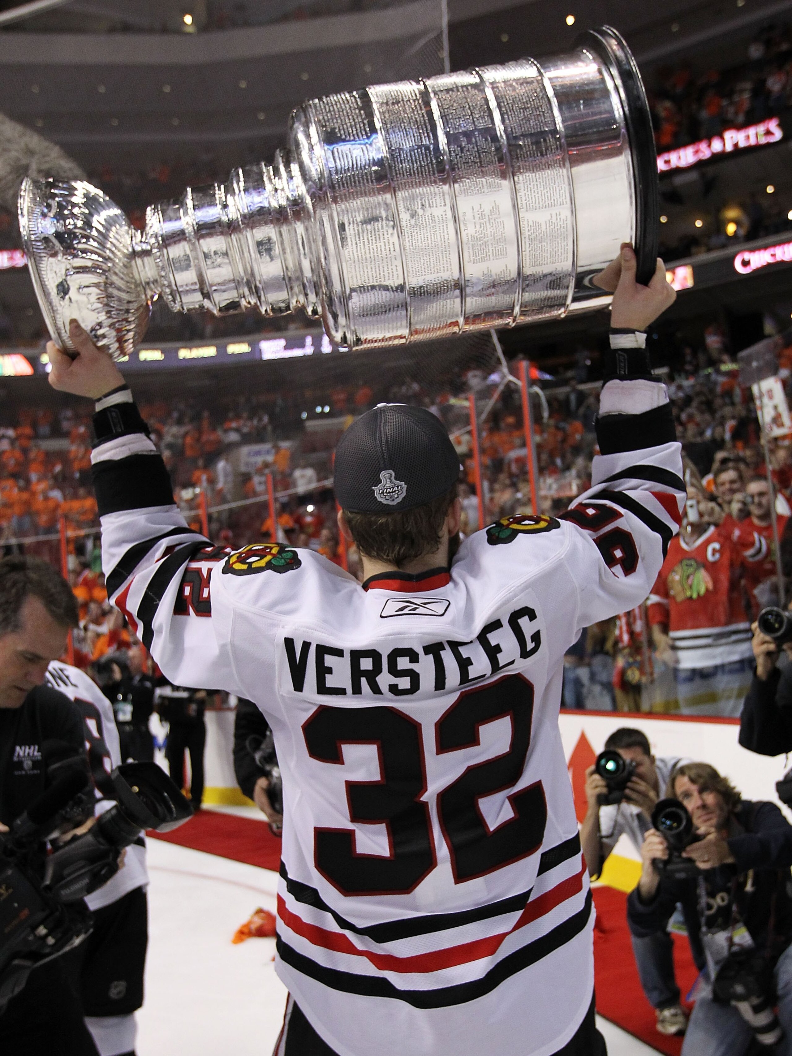 PHILADELPHIA - JUNE 09: Kris Versteeg #32 of the Chicago Blackhawks hoists the Stanley Cup after the Blackhawks defeated the Philadelphia Flyers 4-3 in overtime to win the Stanley Cup in Game Six of the 2010 NHL Stanley Cup Final at the Wachovia Center on