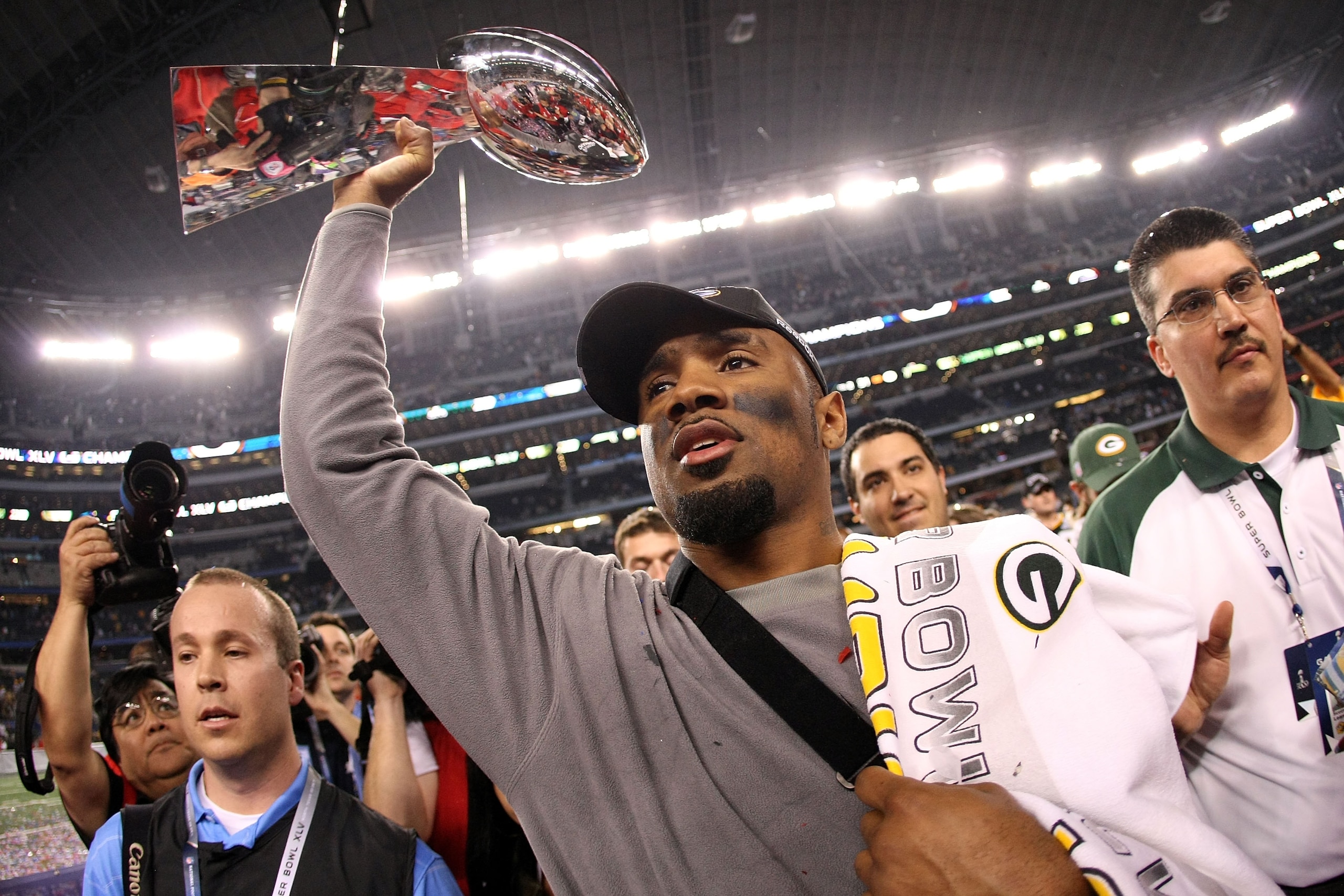 ARLINGTON, TX - FEBRUARY 06: Charles Woodson #21 of the Green Bay Packers, who was injured during the game, celebrates with the Vince Lombardi Trophy after they defeated the Pittsburgh Steelers 31 to 25 in Super Bowl XLV at Cowboys Stadium on February 6, ARLINGTON, TX - FEBRUARY 06: Charles Woodson #21 of the Green Bay Packers, who was injured during the game, celebrates with the Vince Lombardi Trophy after they defeated the Pittsburgh Steelers 31 to 25 in Super Bowl XLV at Cowboys Stadium on February 6,