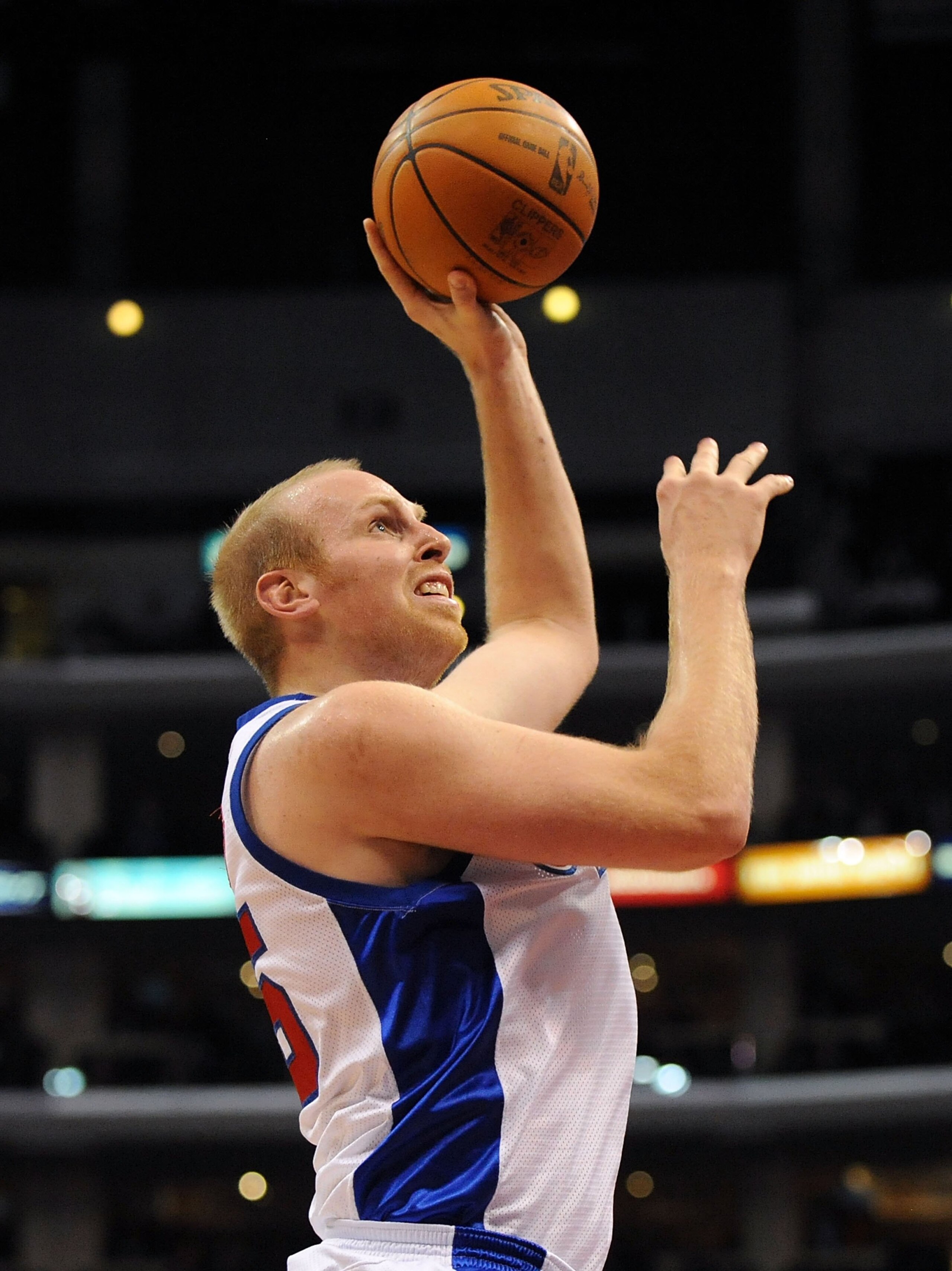 LOS ANGELES, CA - DECEMBER 13:  Chris Kaman #35 of the Los Angeles Clippers shoots a jumper against the San Antonio Spurs at Staples Center on December 13, 2009 in Los Angeles, California.  NOTE TO USER: User expressly acknowledges and agrees that, by dow