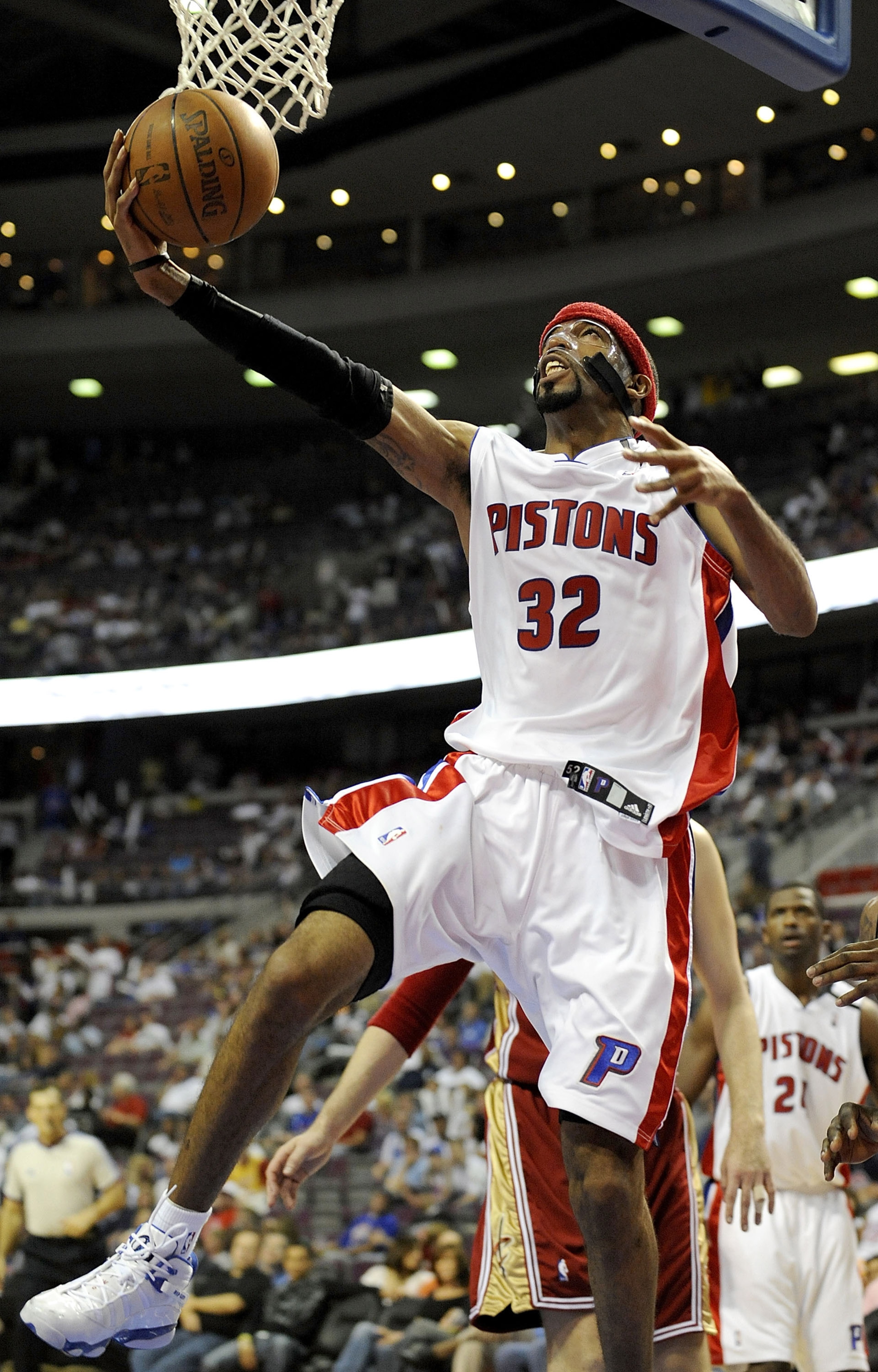AUBURN HILLS, MI - APRIL 24:  Richard Hamilton #32 of the Detroit Pistons gets to the basket while playing the Cleveland Cavaliers during Game Three of the Eastern Conference Quarterfinals during the 2009 NBA Playoffs at the Palace of Auburn Hills on Apri