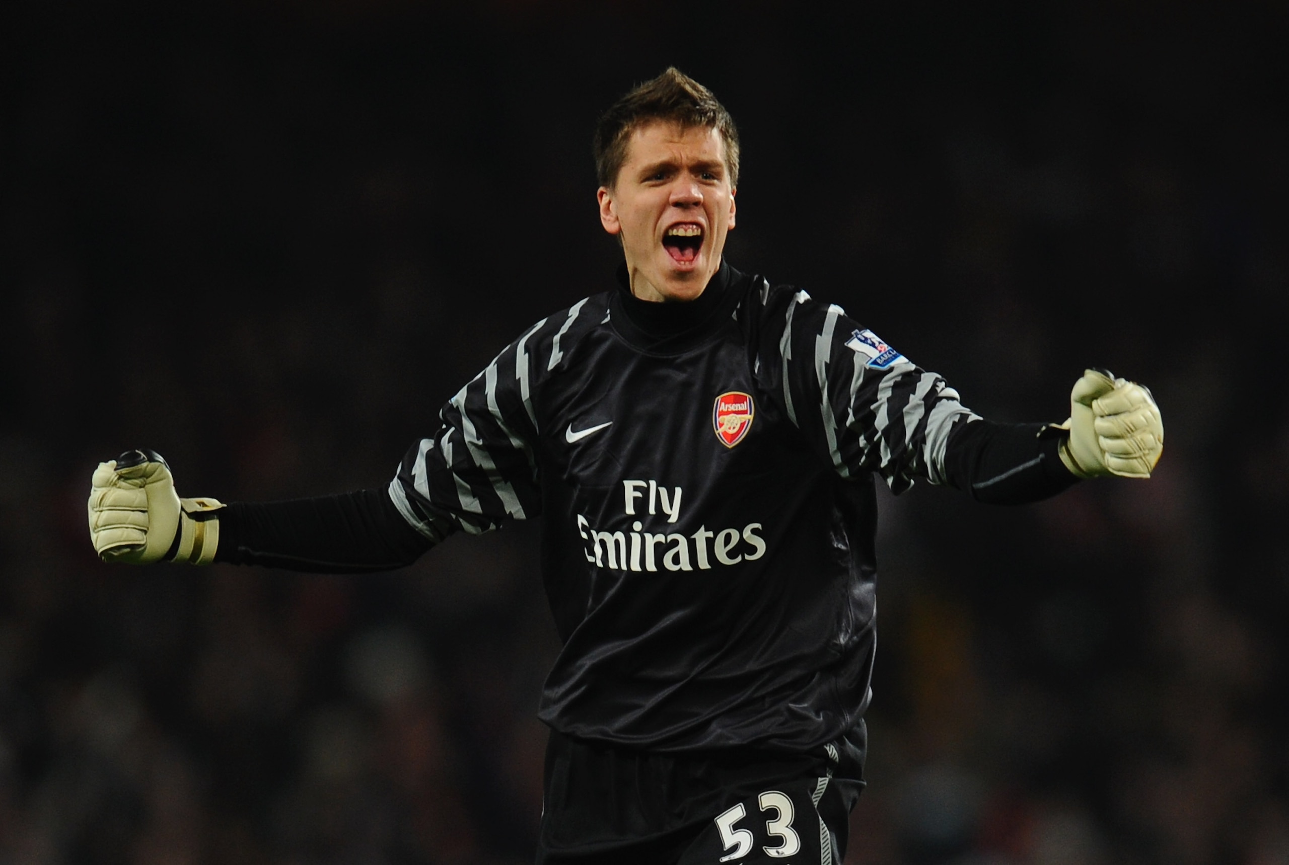 LONDON, ENGLAND - JANUARY 25:  Wojciech Szczesny of Arsenal celebrates during the Carling Cup Semi Final Second Leg match between Arsenal and Ipswich Town at Emirates Stadium on January 25, 2011 in London, England.  (Photo by Clive Mason/Getty Images)