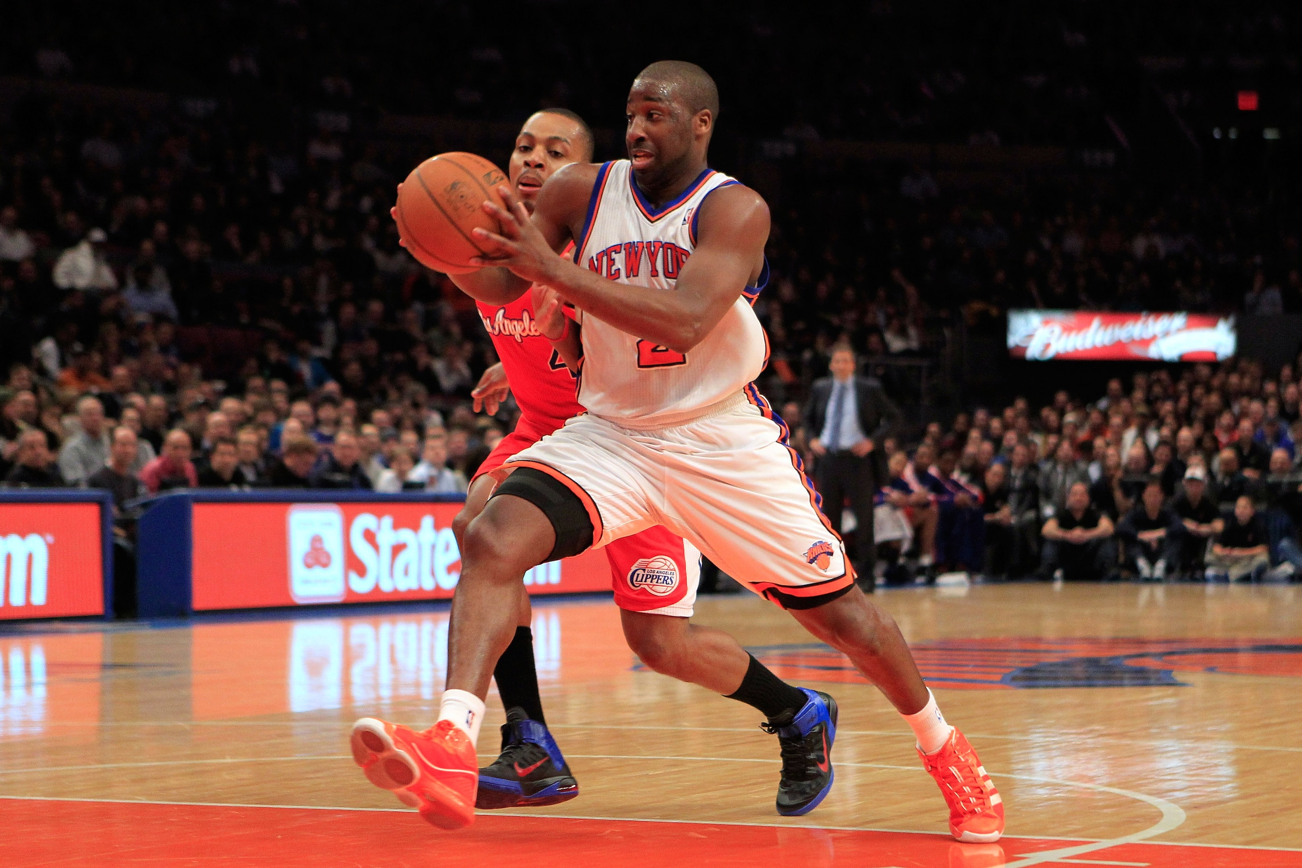 NEW YORK, NY - FEBRUARY 09: Raymond Felton #2 of the New York Knicks drives against Randy Foye #4 of the Los Angeles Clippers at Madison Square Garden on February 9, 2011 in New York City. NOTE TO USER: User expressly acknowledges and agrees that, by dow NEW YORK, NY - FEBRUARY 09: Raymond Felton #2 of the New York Knicks drives against Randy Foye #4 of the Los Angeles Clippers at Madison Square Garden on February 9, 2011 in New York City. NOTE TO USER: User expressly acknowledges and agrees that, by dow