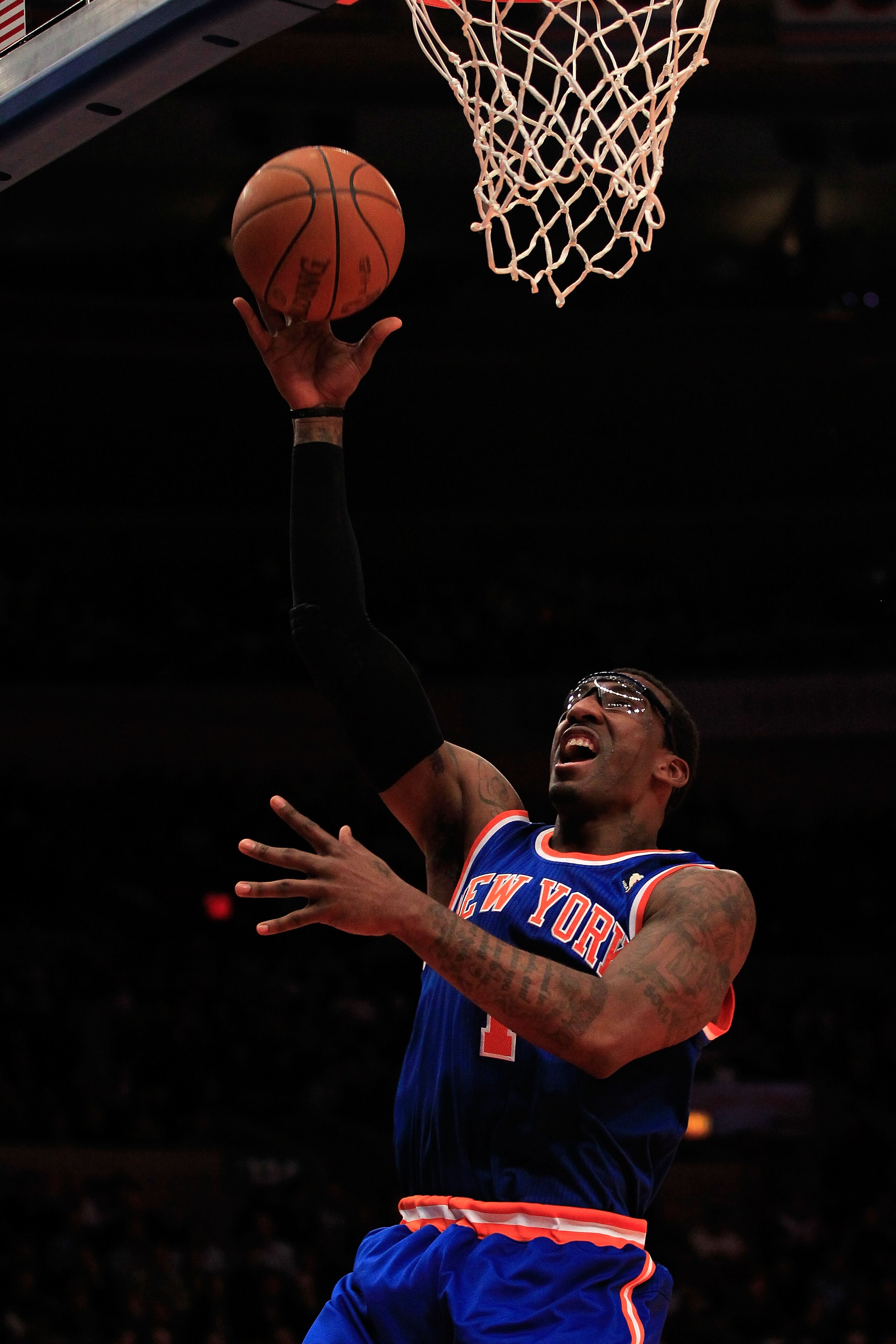NEW YORK, NY - FEBRUARY 16: Amar'e Stoudemire #1 of the New York Knicks lays the ball up against the Atlanta Hawks at Madison Square Garden on February 16, 2011 in New York City. NOTE TO USER: User expressly acknowledges and agrees that, by downloading a NEW YORK, NY - FEBRUARY 16: Amar'e Stoudemire #1 of the New York Knicks lays the ball up against the Atlanta Hawks at Madison Square Garden on February 16, 2011 in New York City. NOTE TO USER: User expressly acknowledges and agrees that, by downloading a