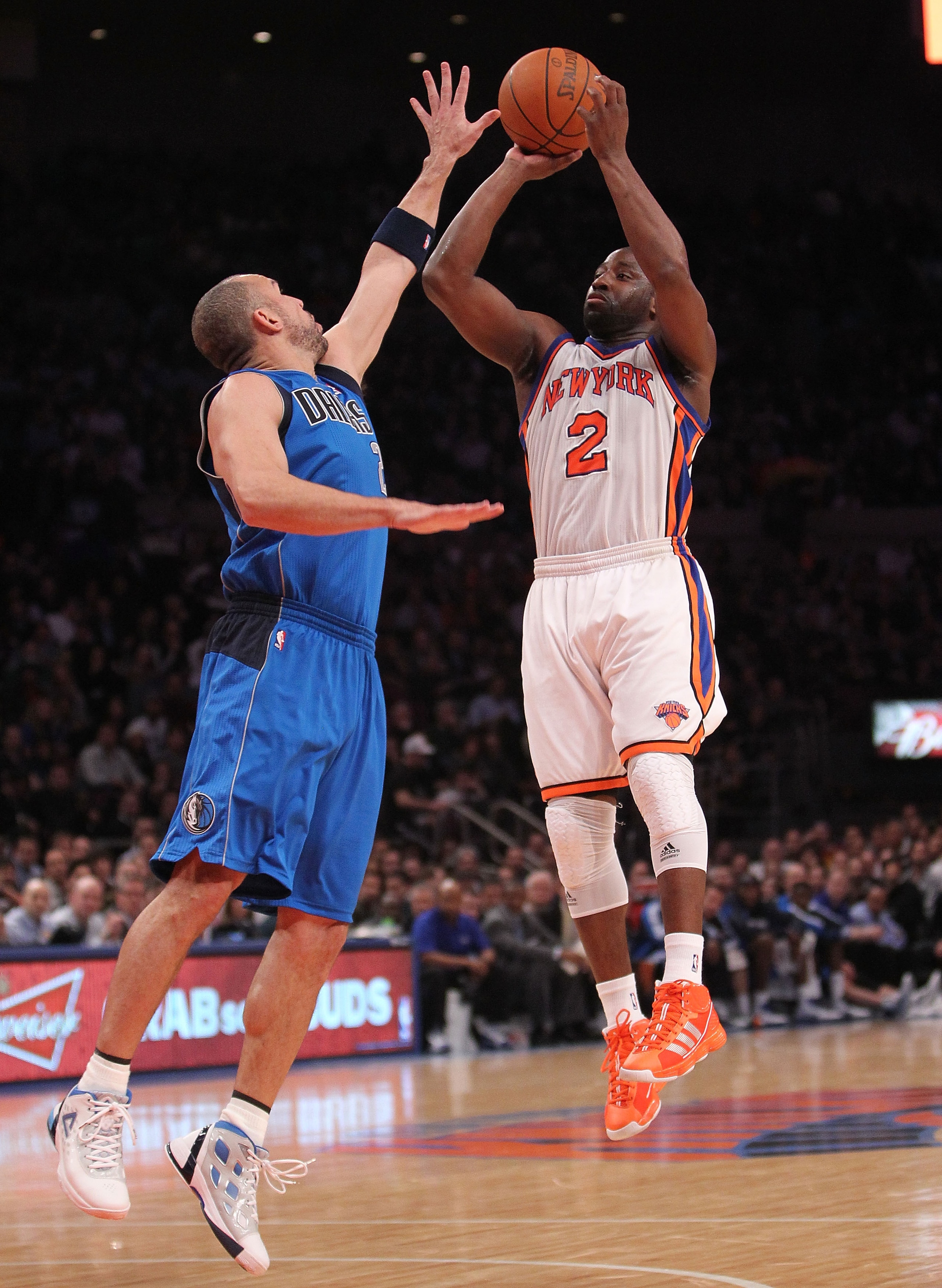 NEW YORK, NY - FEBRUARY 02: Raymond Felton #2 of the New York Knicks shoots the ball over Jason Kidd #2 of the Dallas Mavericks at Madison Square Garden on February 2, 2011 in New York City. NOTE TO USER: User expressly acknowledges and agrees that, by do NEW YORK, NY - FEBRUARY 02: Raymond Felton #2 of the New York Knicks shoots the ball over Jason Kidd #2 of the Dallas Mavericks at Madison Square Garden on February 2, 2011 in New York City. NOTE TO USER: User expressly acknowledges and agrees that, by do